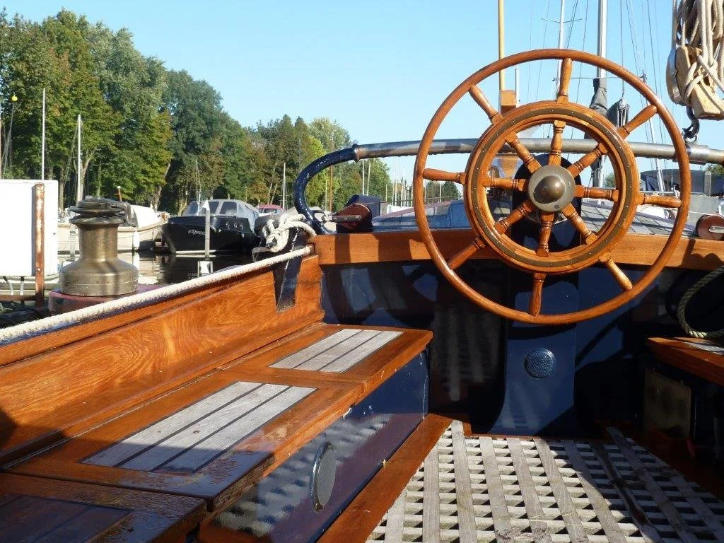 kuip met stuurwiel.jpg