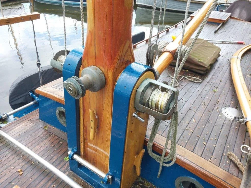 mastvoet met lieren.jpg