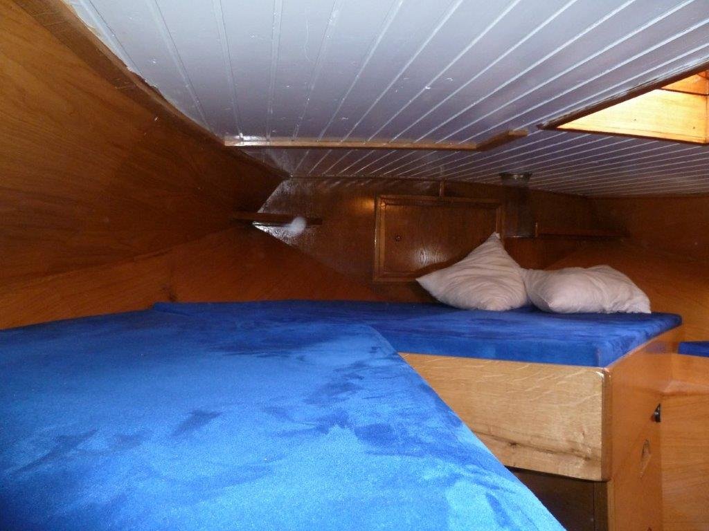 interieur voor met dubbel en enkel bed.jpg