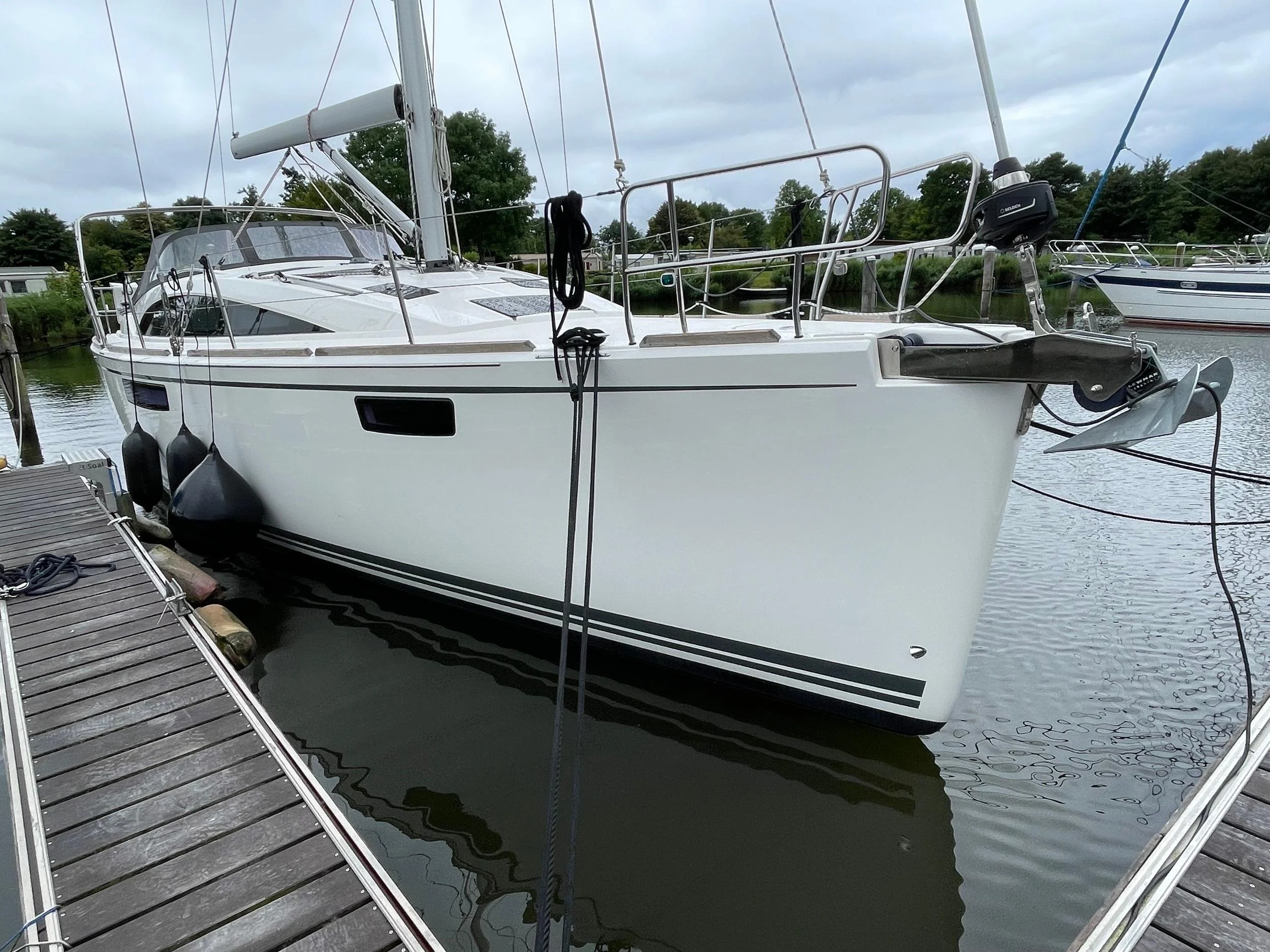 2022-bavaria-vision-42-sail-9451044-965875087-0-170720240239-9.jpg
