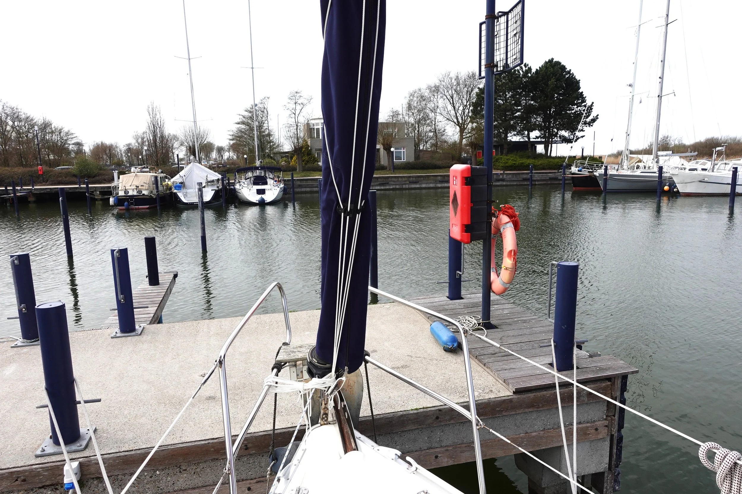 Alle canvas zo goed als nieuw : Hoes genua, sprayhood, kuiptent, haventent, bimini