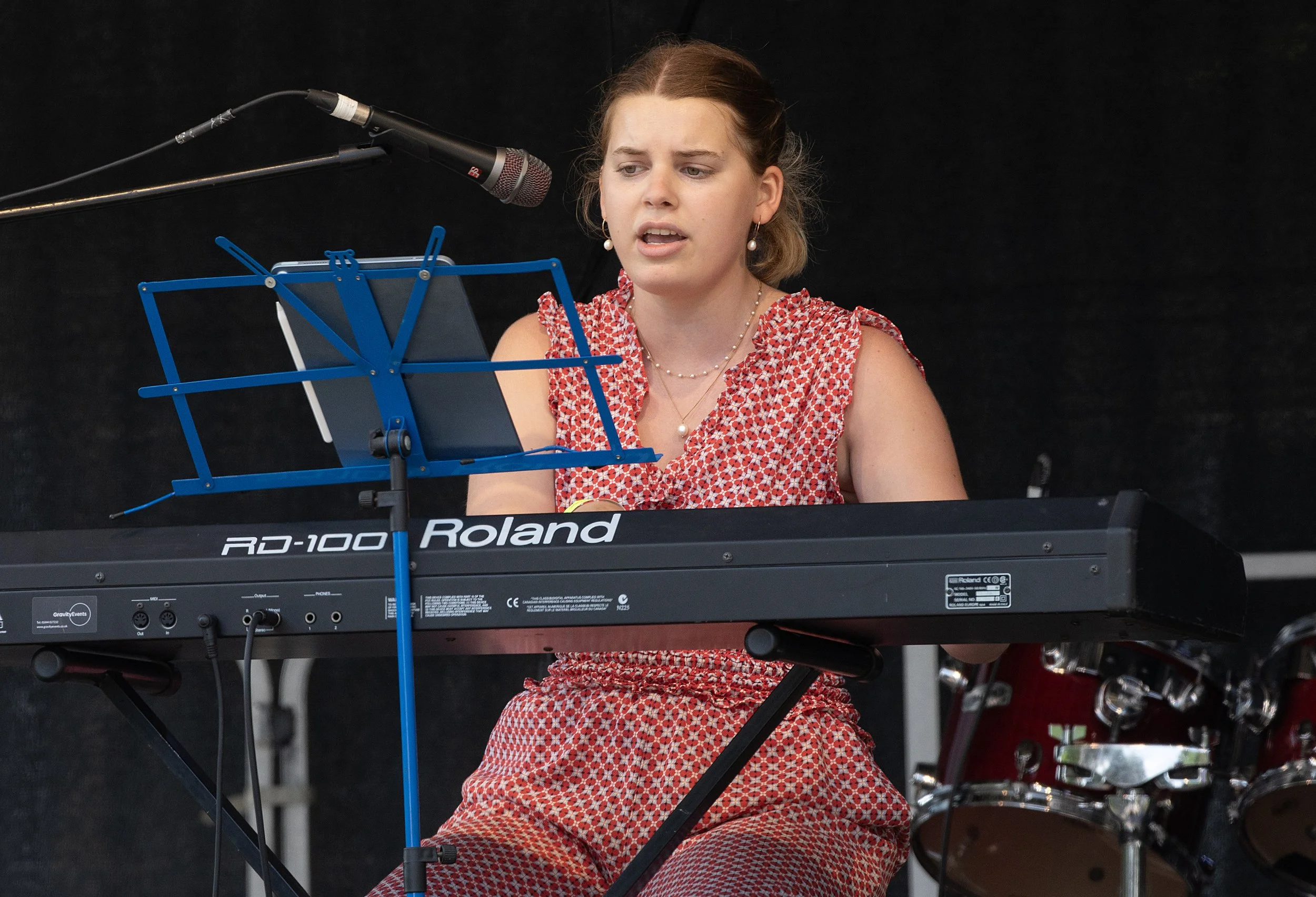 Talented young musician performs Adele v Tom Odell