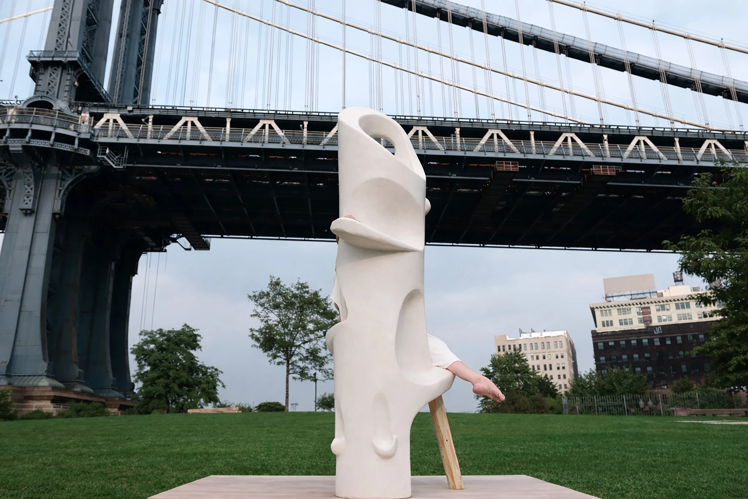Eve Laroche-Joubert_Entasis Dance I_Brooklyn Bridge Park_jenny's leg_2012.jpg