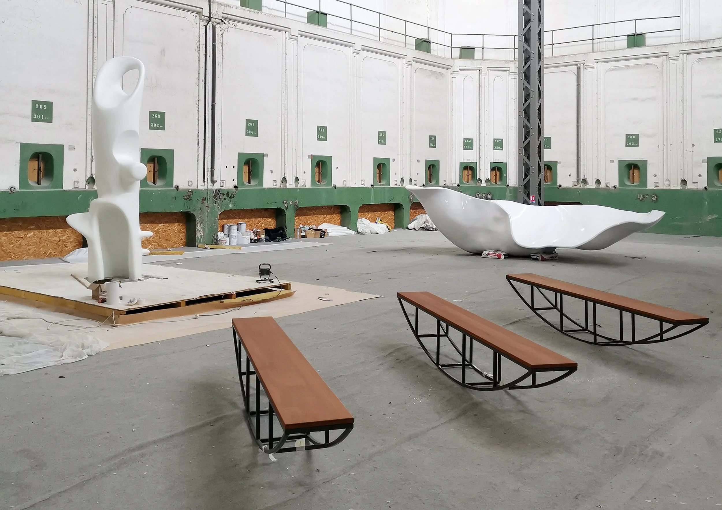 Eve Laroche-Joubert_mobile bench_Here_studio pic_2021.jpg