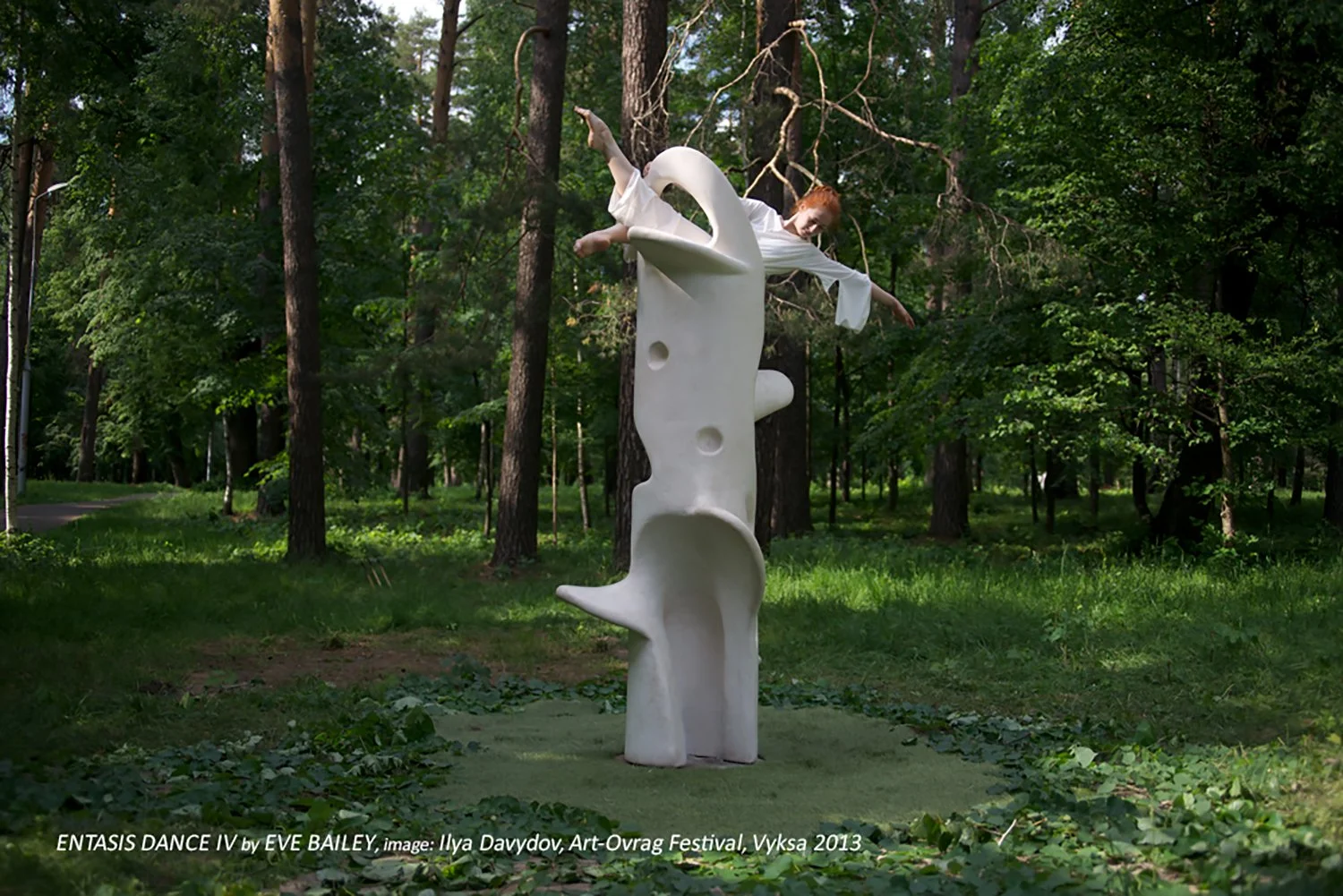 Eve Laroche-Joubert_Entasis Dance_performance_Vyksa Russia_03.jpg