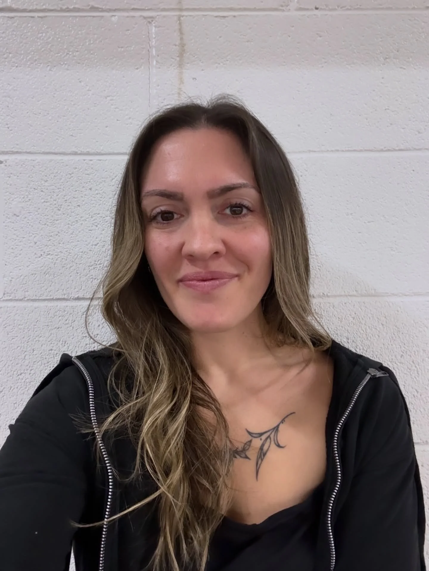 ‼️There are over 1,000 new faces here in the past few weeks, so it&rsquo;s time for another introduction! 

10 things about me you should know (off the top of my head):

1. I am a (happily) divorced mom of 3 👧👦👧

2. I was born into an insular, hig