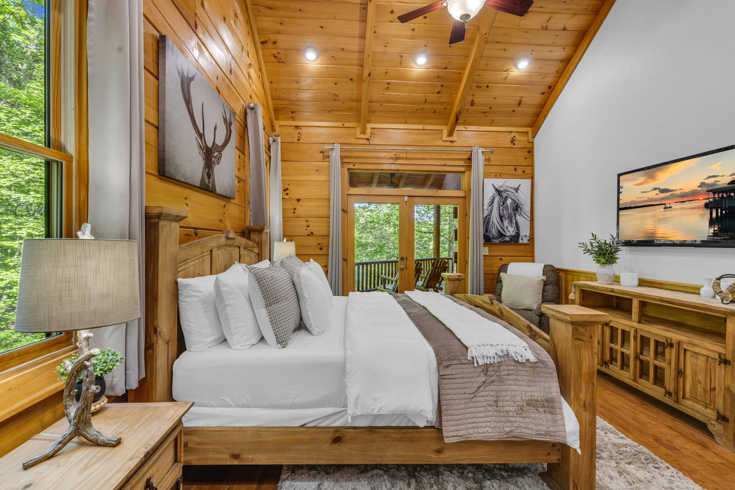 Beautifully Staged Rustic Cabin Bedroom - KBoyer Real Estate Media