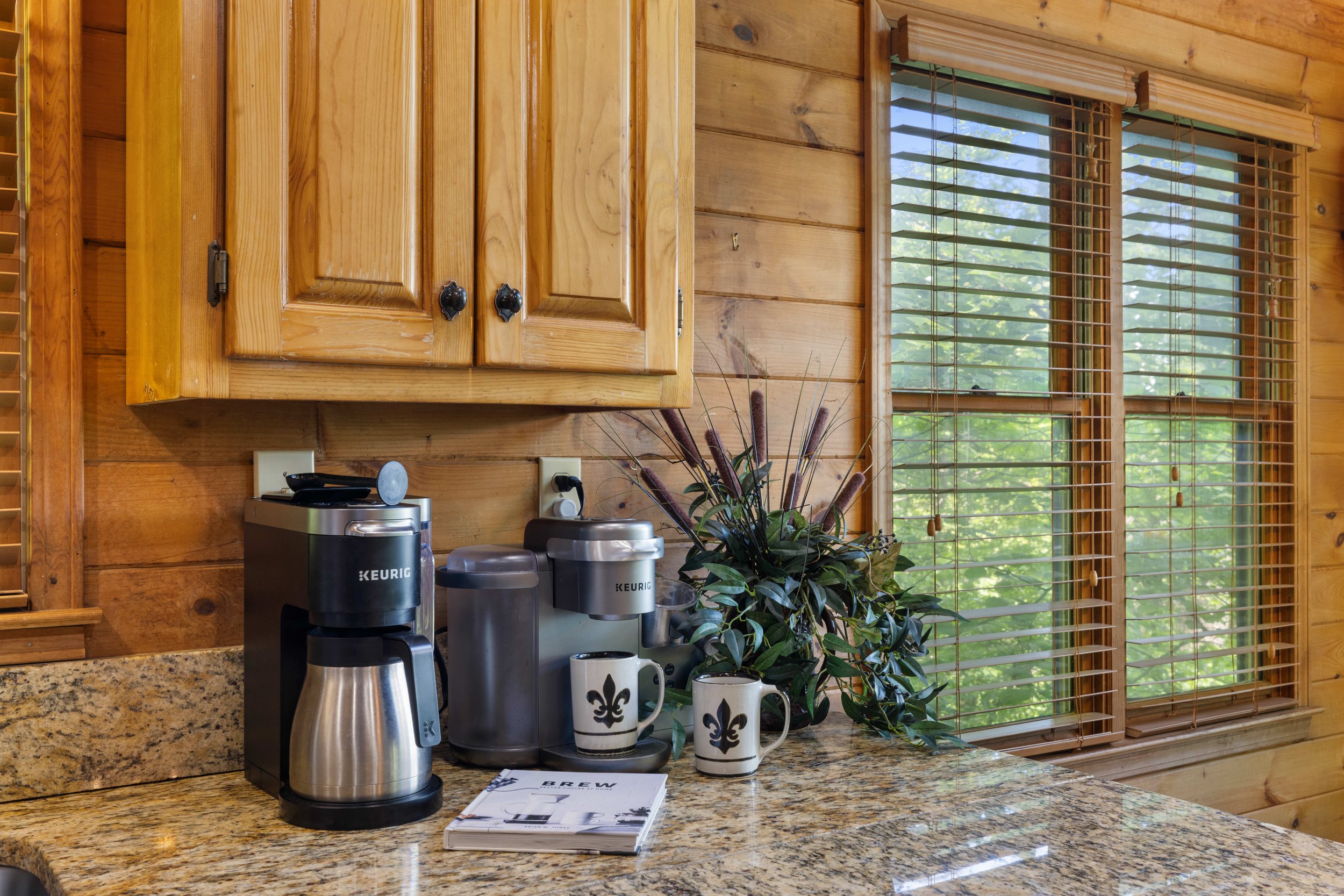 STR - Breakfast nook