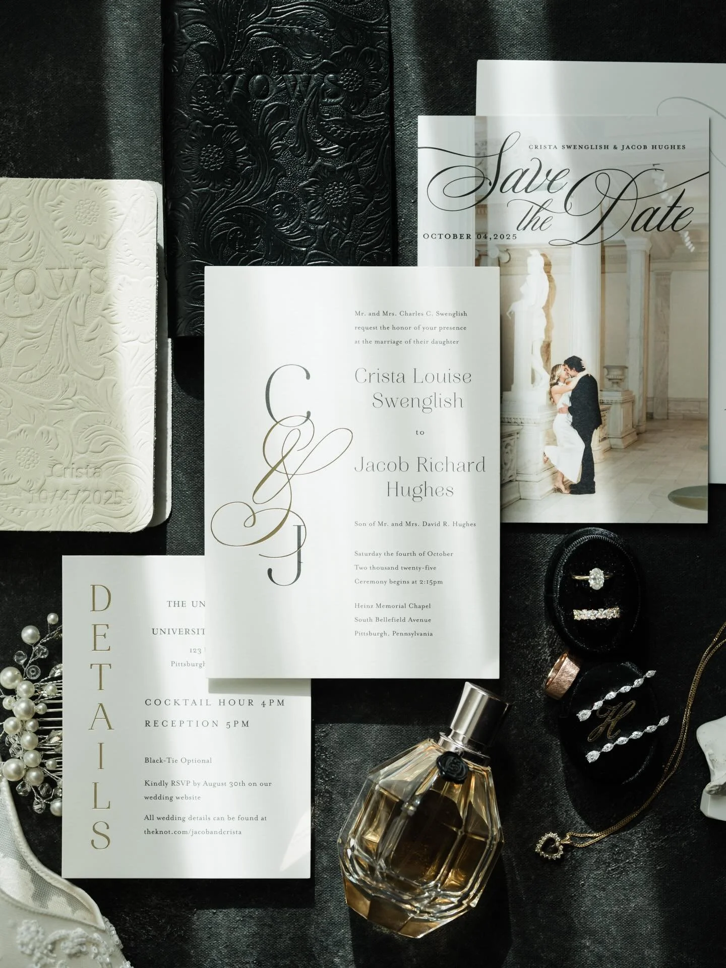 Tips from a wedding planner on what you should prioritize for photography on the day of your wedding&hellip;

&bull; Flat Lay Details. Don&rsquo;t forget family heirlooms, perfume or cologne, rings and any memorable stationery
&bull; Close up shots o