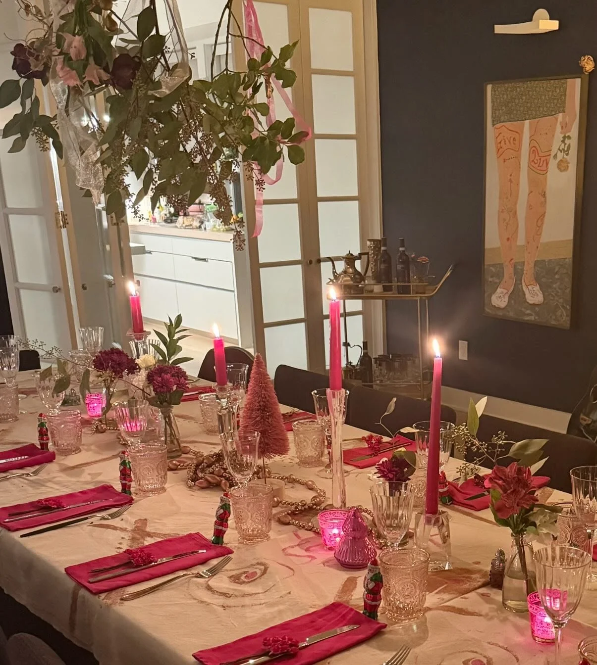 Tablescaping #2.
Pink Xmas.
Fuscia, greenery, flowers.
DIY table cloth. Drop cothed purchased at hardware store. Fabric paints from Micheals, I used fuscia and gold. Lay it out and let loose. If you don&rsquo;t love your artwork. Let it dry, flip ove