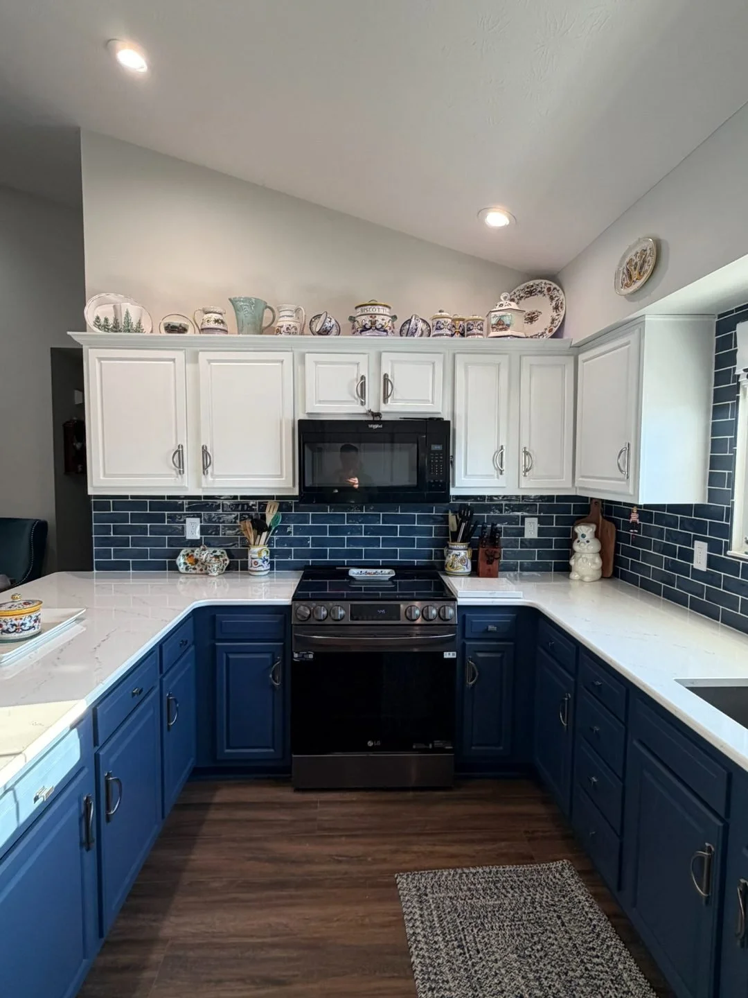 Dayton Kitchen Cabinet Refinishing – Navy Blue &amp; White Two-Tone Design