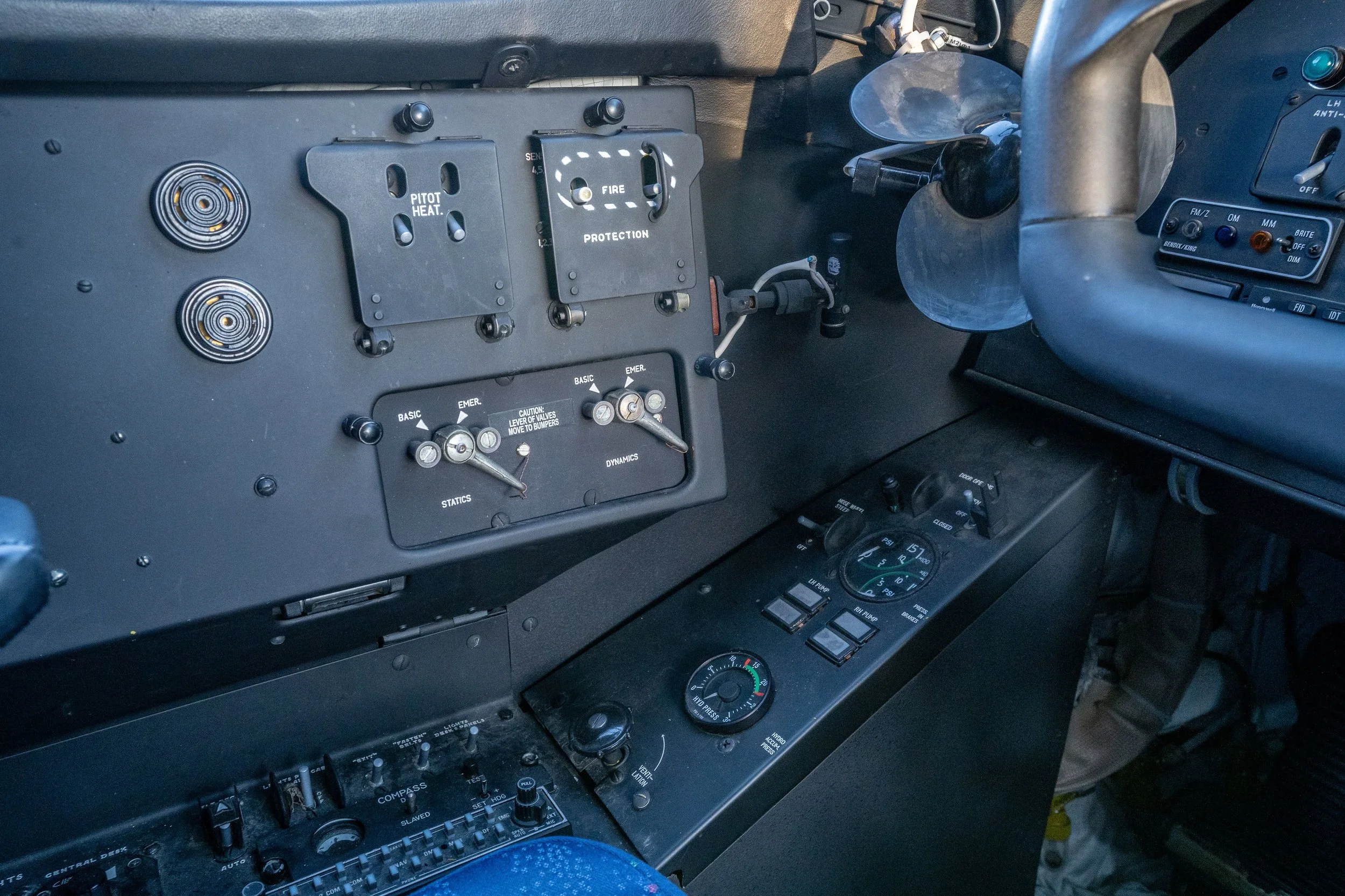 COCKPIT 2.jpg