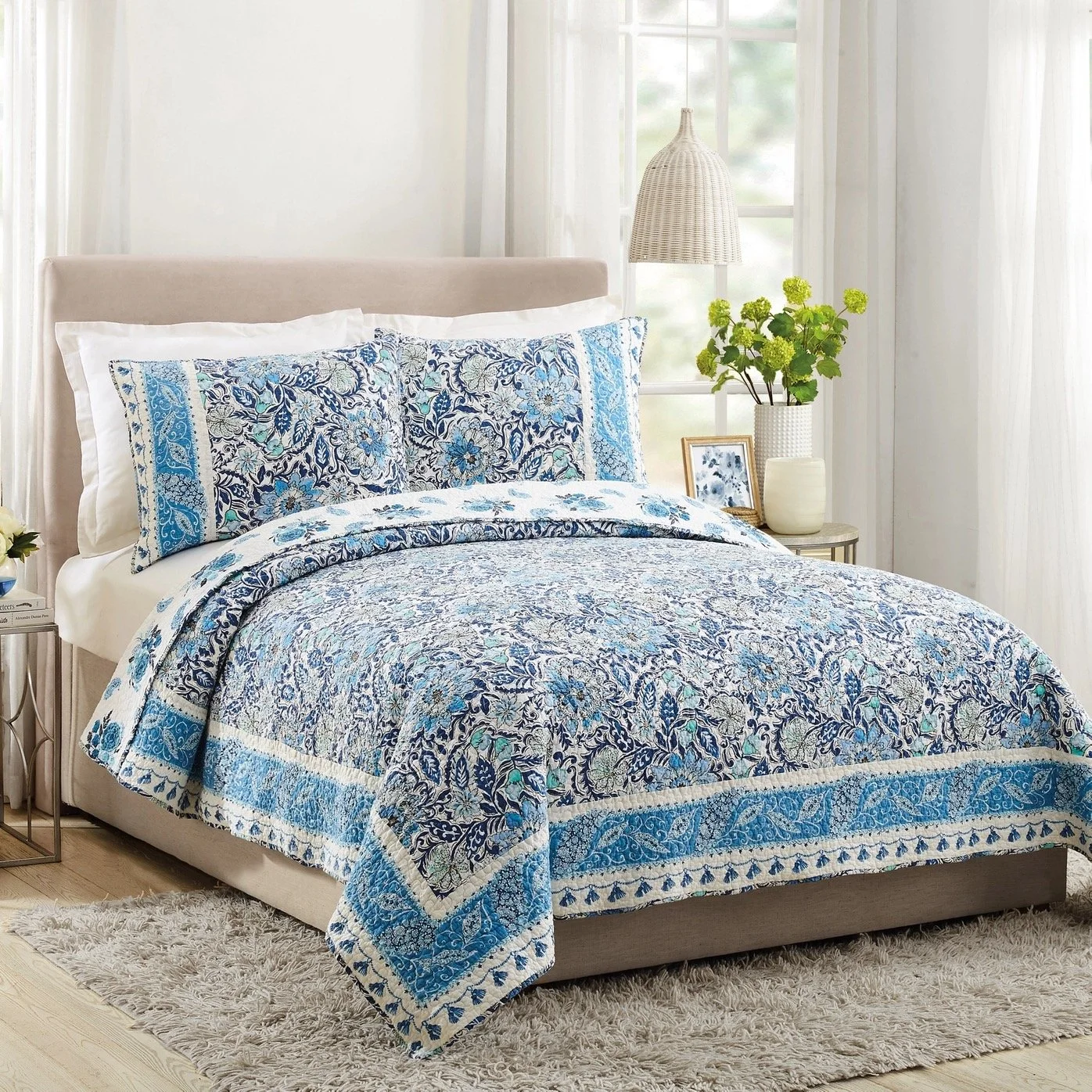 Bisou Floral Quilt Set