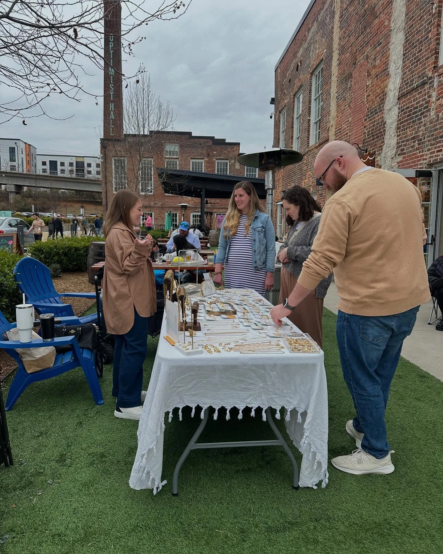 A huge THANK YOU to everyone who came out to our market last Saturday and showed up for local businesses! 💖✨ 

Your support means the world to our incredible vendors, and we&rsquo;re so grateful for this amazing community. Whether you shopped, sippe