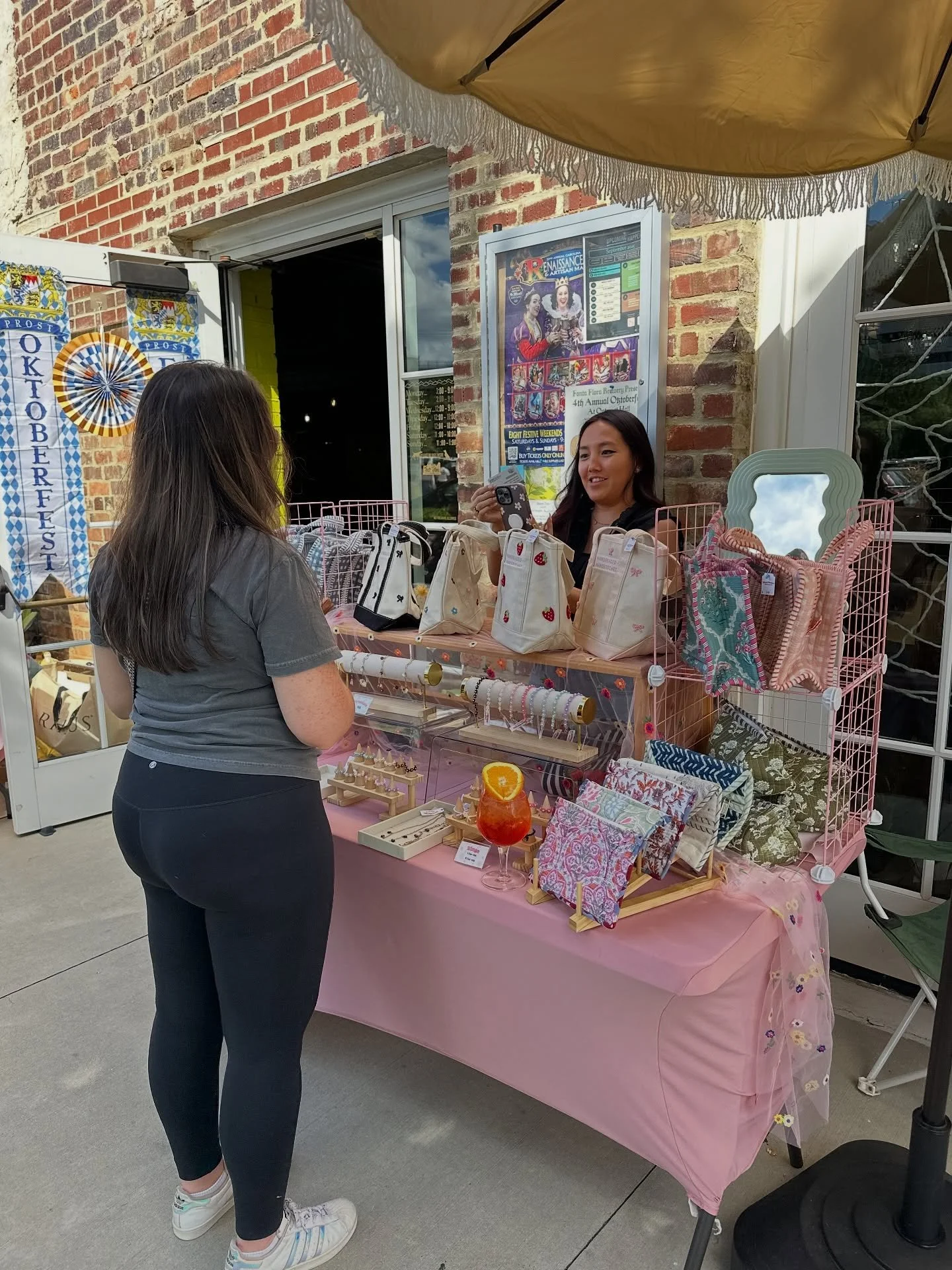 🎨🍻 ARTISANS IN THE ALLEY ft. HIGH VIBES TATTOO 🍻🎨

We&rsquo;re back in the alley and this one&rsquo;s coming in HOT.

📍 Fonta Flora Optimist Hall
📅 Saturday 3/7
⏰ 12&ndash;5pm

Local makers? ✔️
Craft brews? ✔️
Tiny tattoos by @highvibestattoo? 