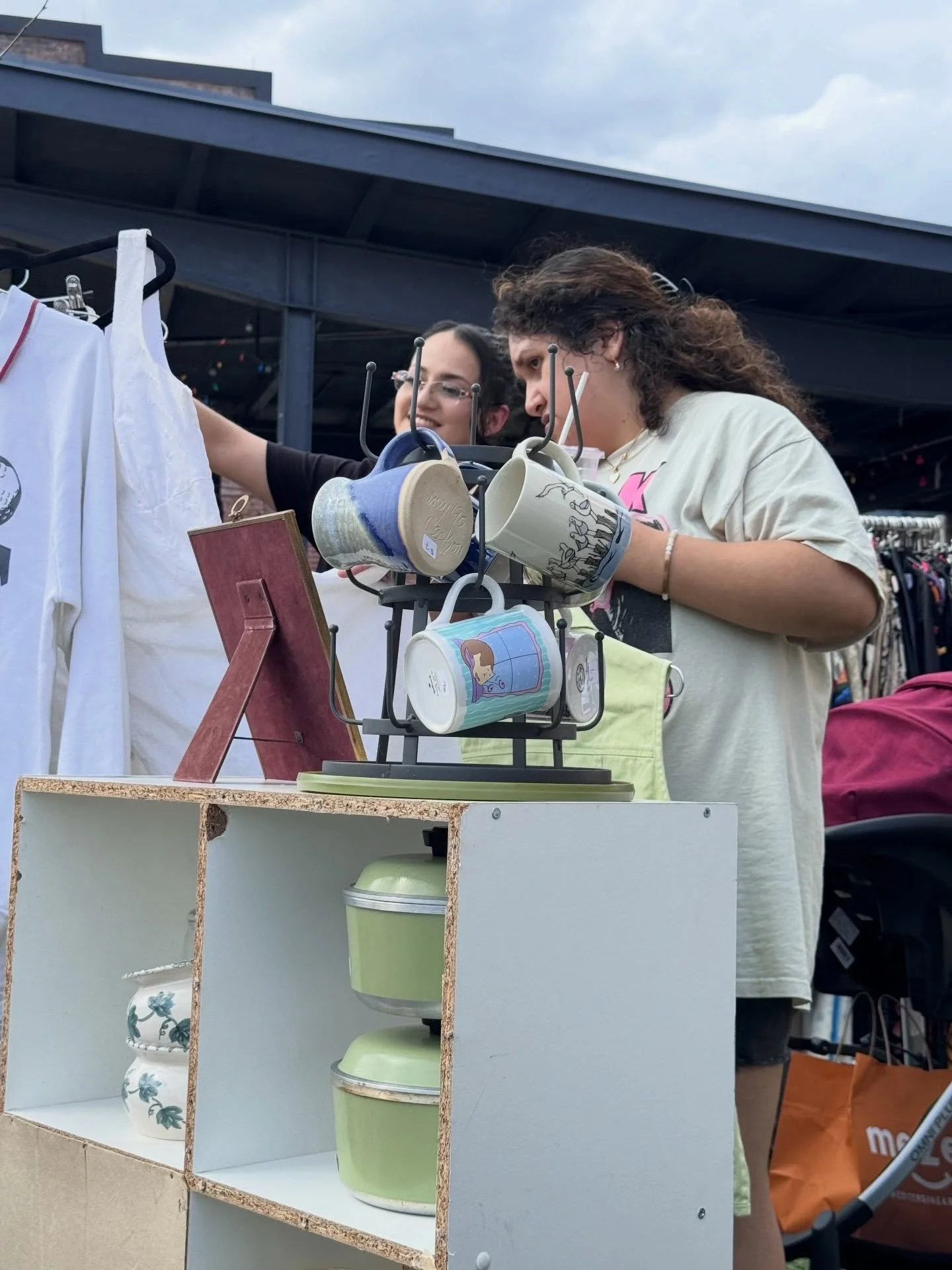 🍻✨ SATURDAY IN THE ALLEY ✨🍻

sun&rsquo;s out, drinks are cold, and the alley is calling 😌

we&rsquo;re back at fonta flora with a lineup of local makers bringing all the handmade, one-of-a-kind finds you didn&rsquo;t know you needed

📍 fonta flor