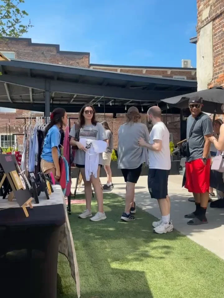 👀✨ DOUBLE MARKET WEEKEND ✨👀

two markets. two vibes. one very good reason to leave the house 😌

🍻 saturday &mdash; artisans in the alley
📍 fonta flora optimist hall
⏰ 12&ndash;5pm
brews, local makers, and that wander-around-all-afternoon energy
