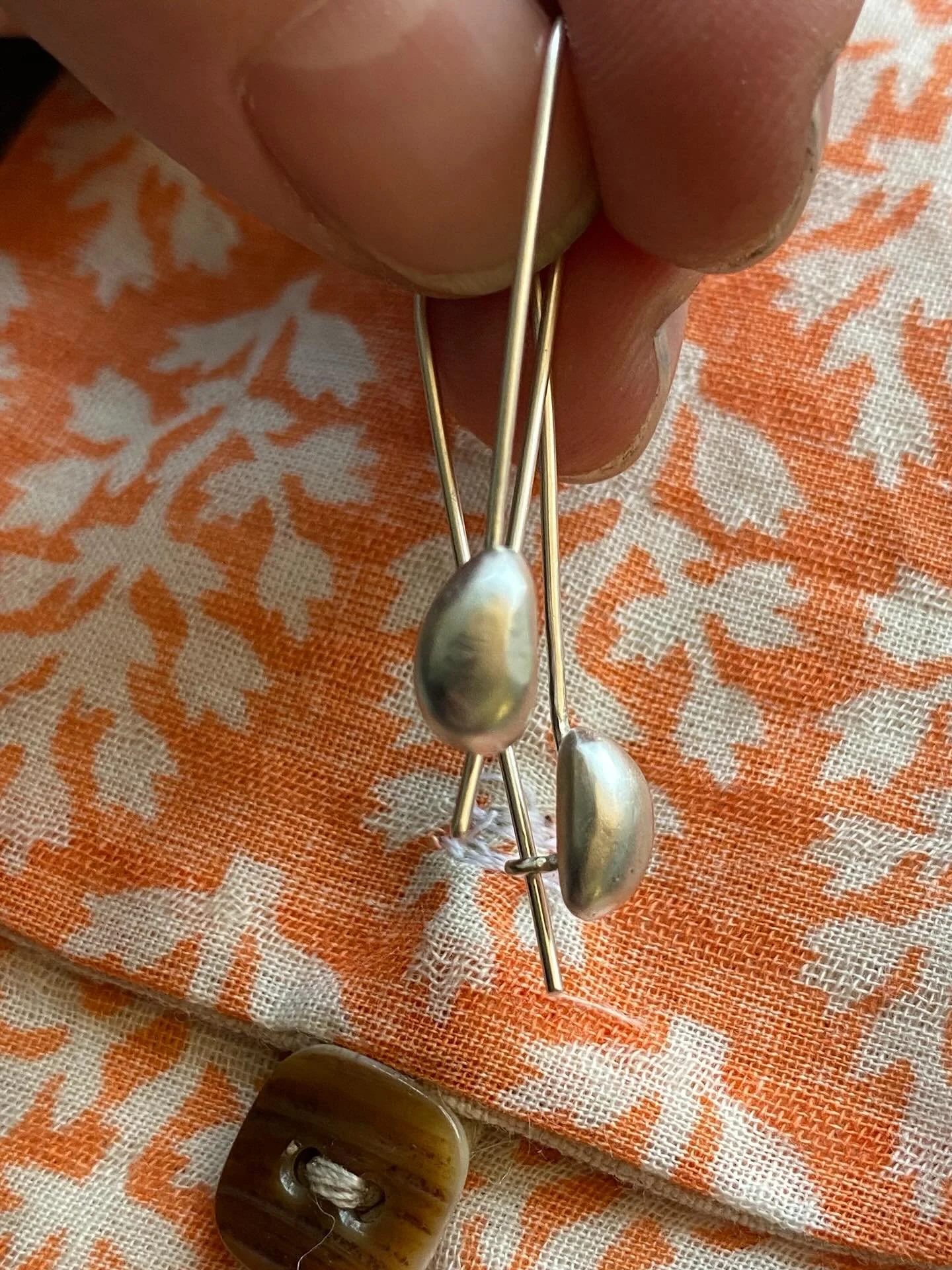 cleaned up . and sent out in the world . to shine their light
.
Free Sprit of Nature . handcrafted earrings by my hands . and such a nice feel making them again
.
I first made these earrings about ten years ago in sustainable bio gold . and later in 