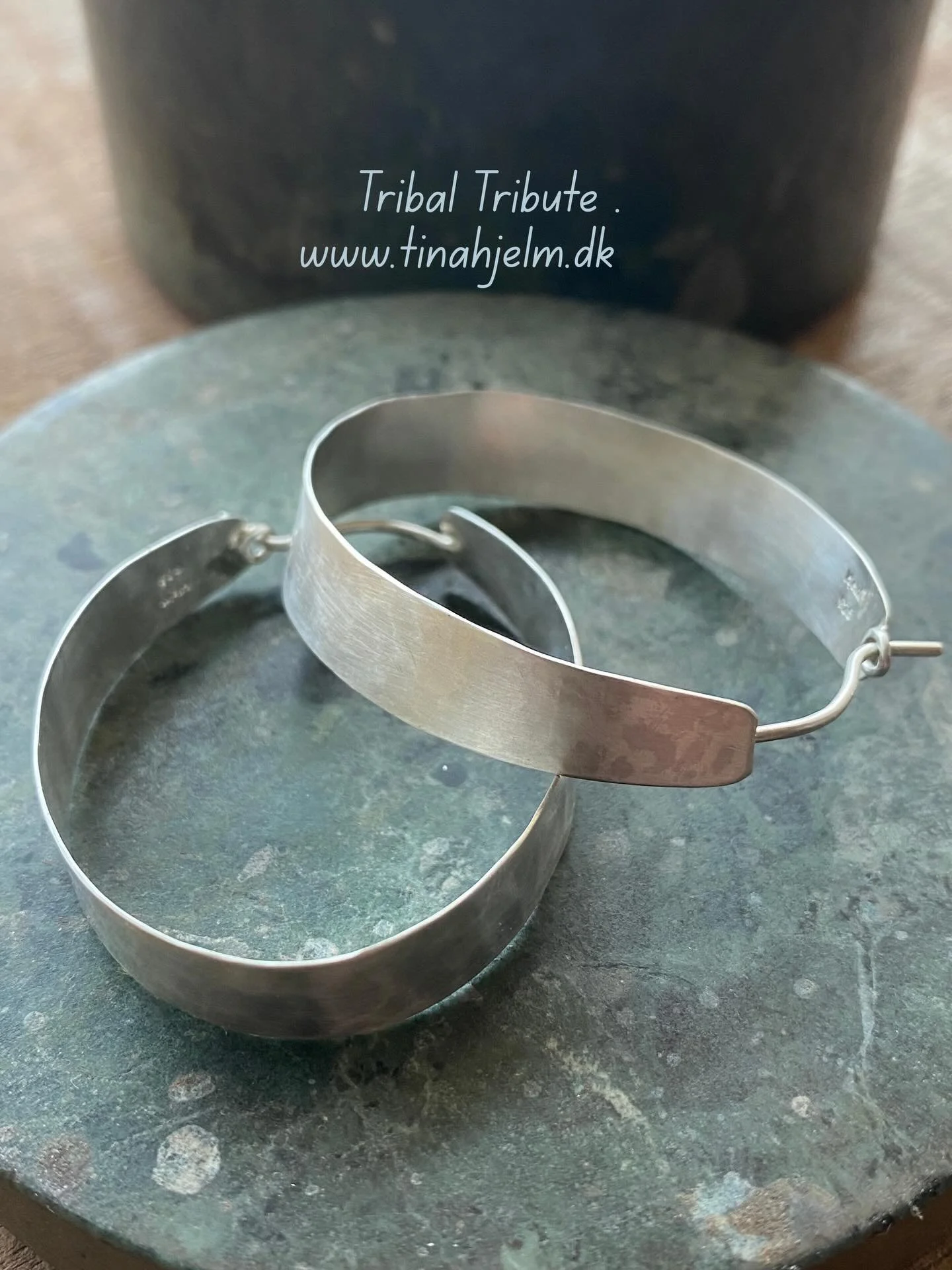 I could do a whole collection with hoop earrings . purely . and I would be so happy
.
😁
.
.
remember to check in on my web shop and grab your favourite . my stock is slowly going down . and will only do the occasional new piece
.
.
.
.
.
#tinahjelm 