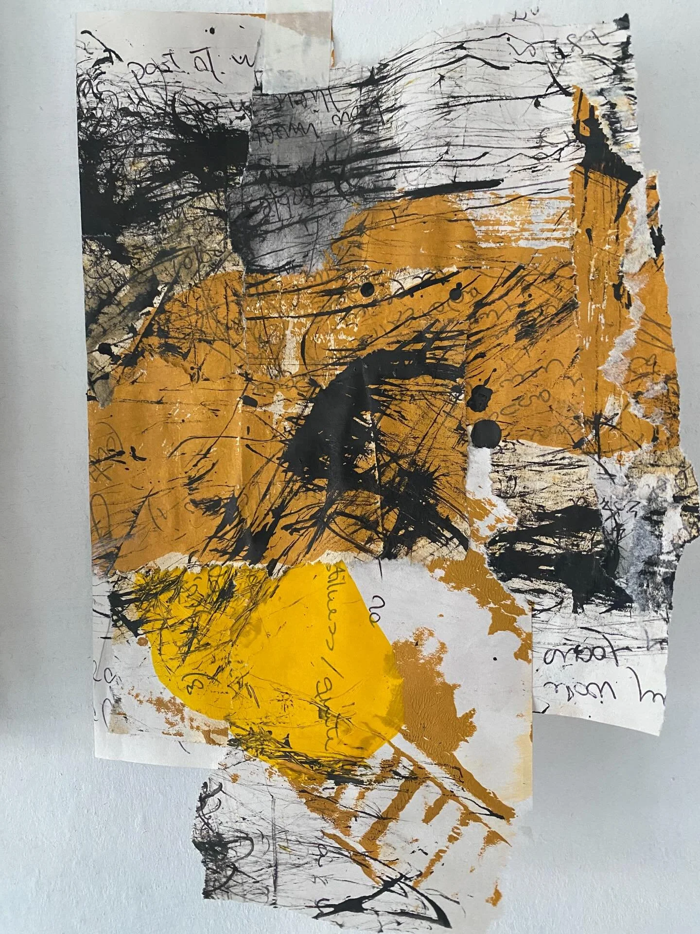 The Friendly Monster Climbed The Ladder
.
.
.
[not intentionally making a figure . saw it only now when posting the photo 😂]
.
.
.
having fun doing my tear and re-sample exercises . looking for new shapes . the tear and collage thing keeps showing u