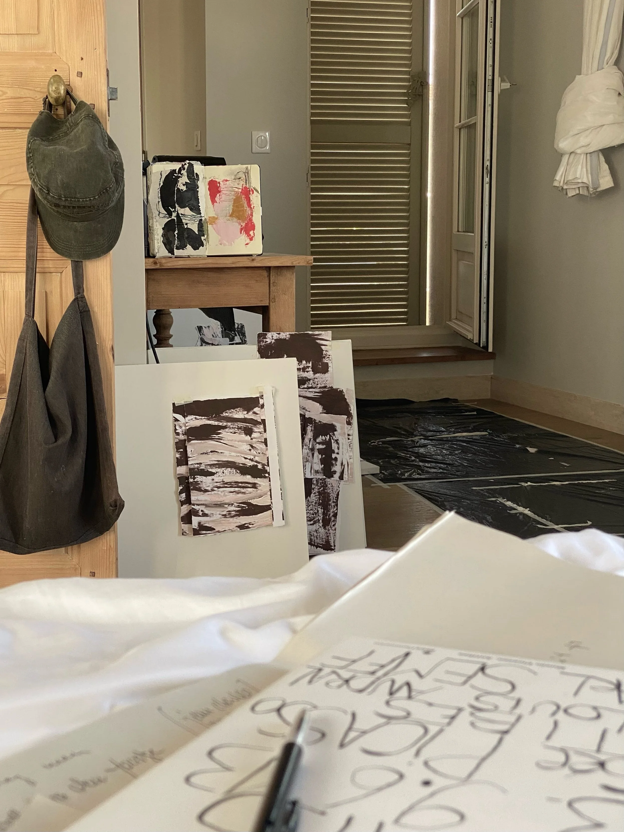 all set up for a bit of work . this will be my home and workspace for the next few weeks . and my first try with using household paint as I did not manage to get hold in white acrylic paint here in Antibes . see how it goes working with a very very l