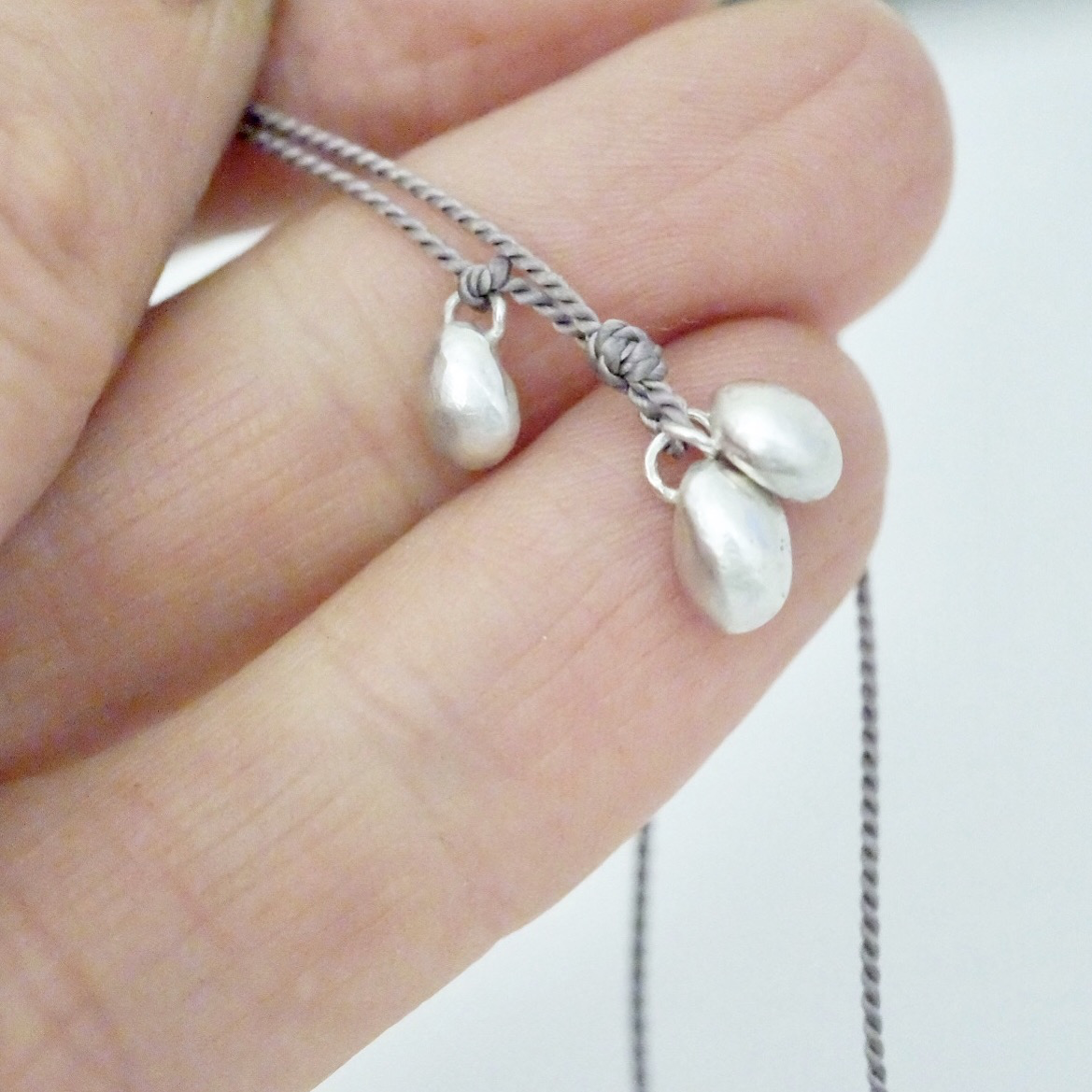 free spirit_necklace_3xbeads_silk_2.png