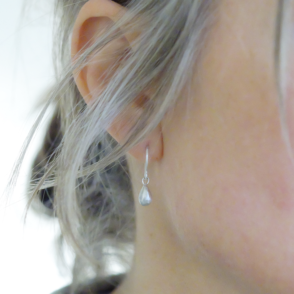 art of simplicity_earring_model.png