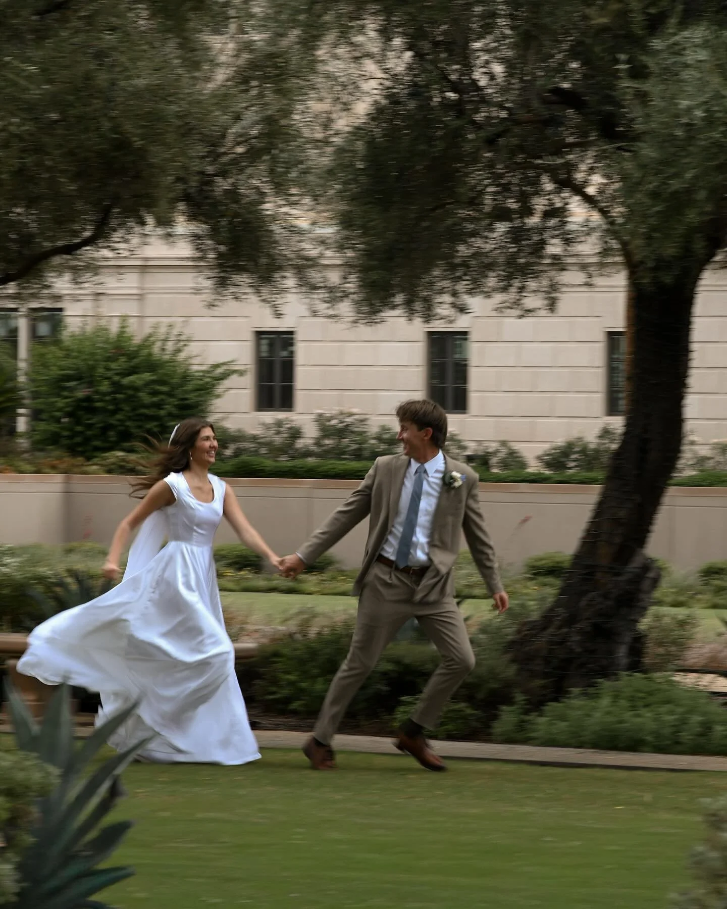Our hands intertwined as the world blurred softly around us, all I saw was you.

Kamber and Dallin 🕊️

these two made the best out of their rainy wedding day and it turned out so perfect. so grateful to be a part of your special day 🫶🏼

#azwedding