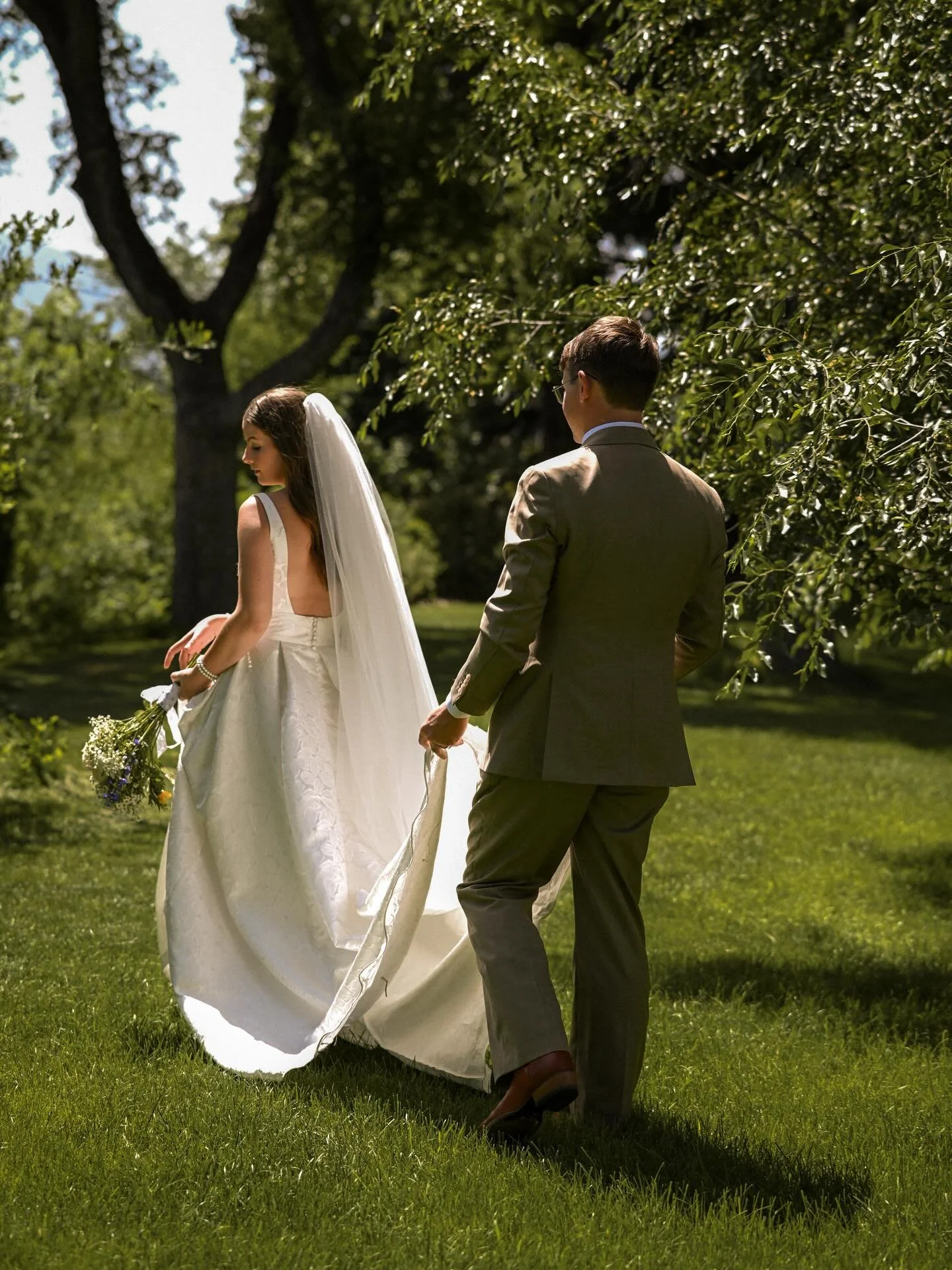 reminiscing about these 2 and their perfect wedding day. and her ring??? He MADE it🥹💐🤍