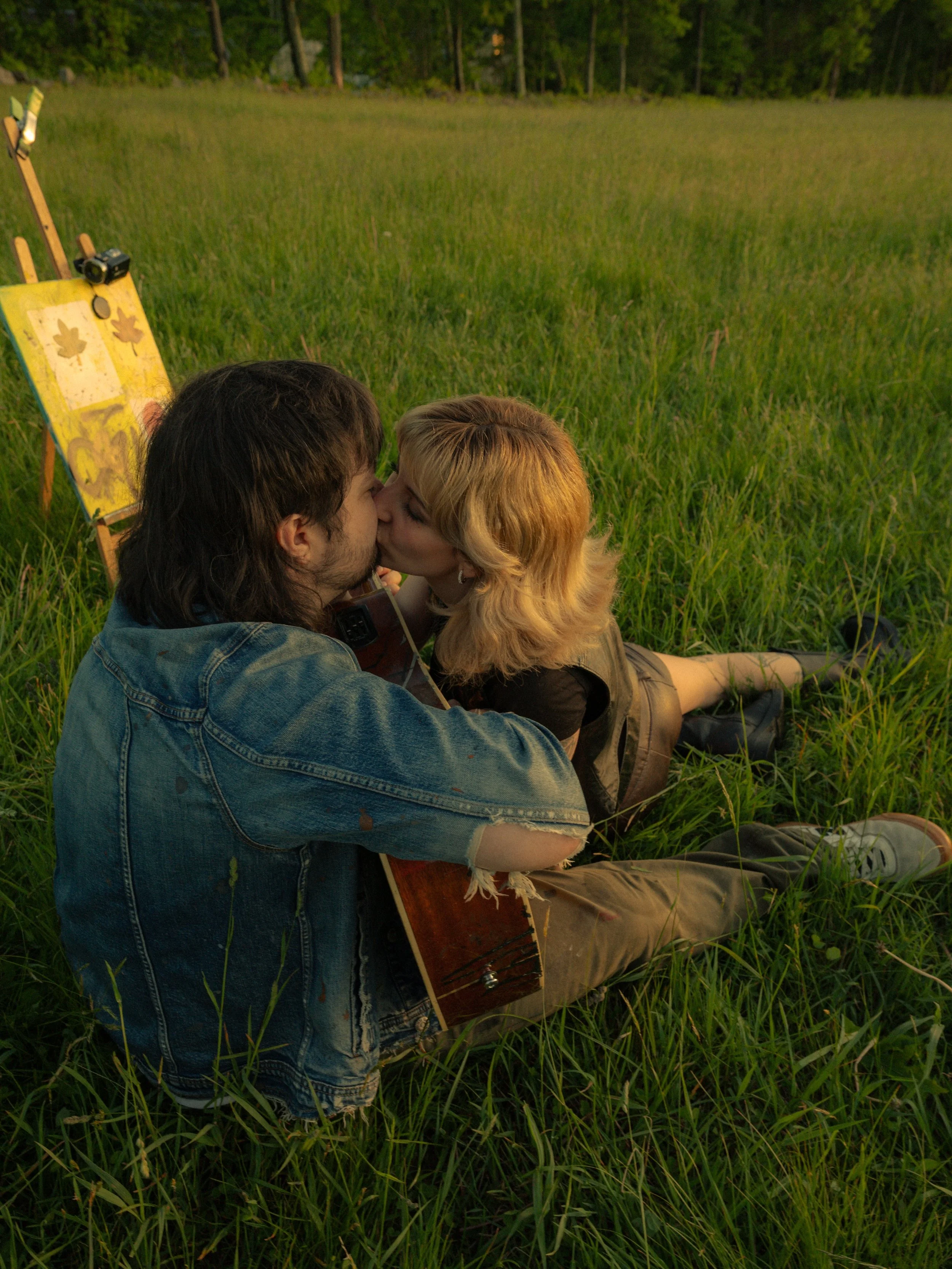 Theo and Brian were giving all the Noah Kahan vibes getting ready for their cross-country tour!! We wanted to capture the feeling of roadtripping, being in love, and being wild and freeee 🌞

which ones your favorite? 

#authenticlovemagazine #authen