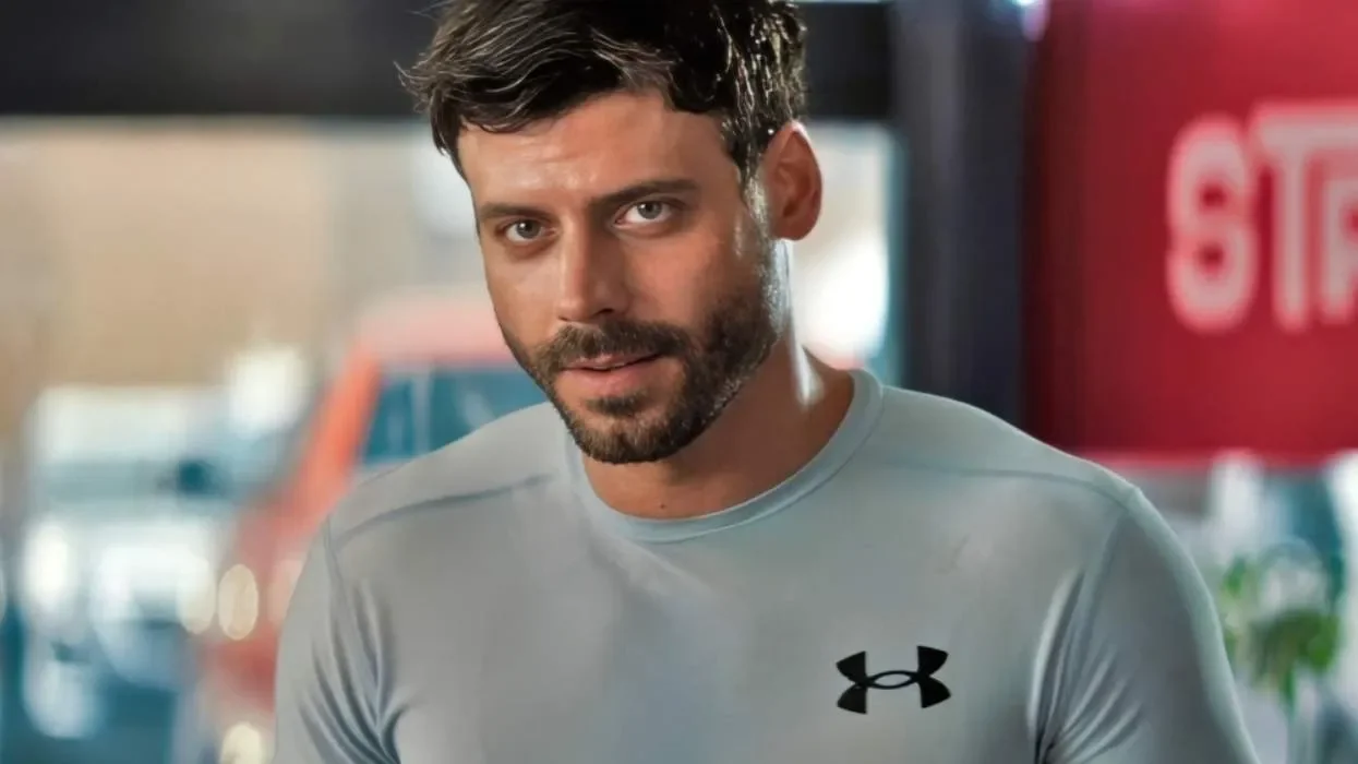 François Arnaud’s Scott Hunter Brings Quiet History Into Heated Rivalry