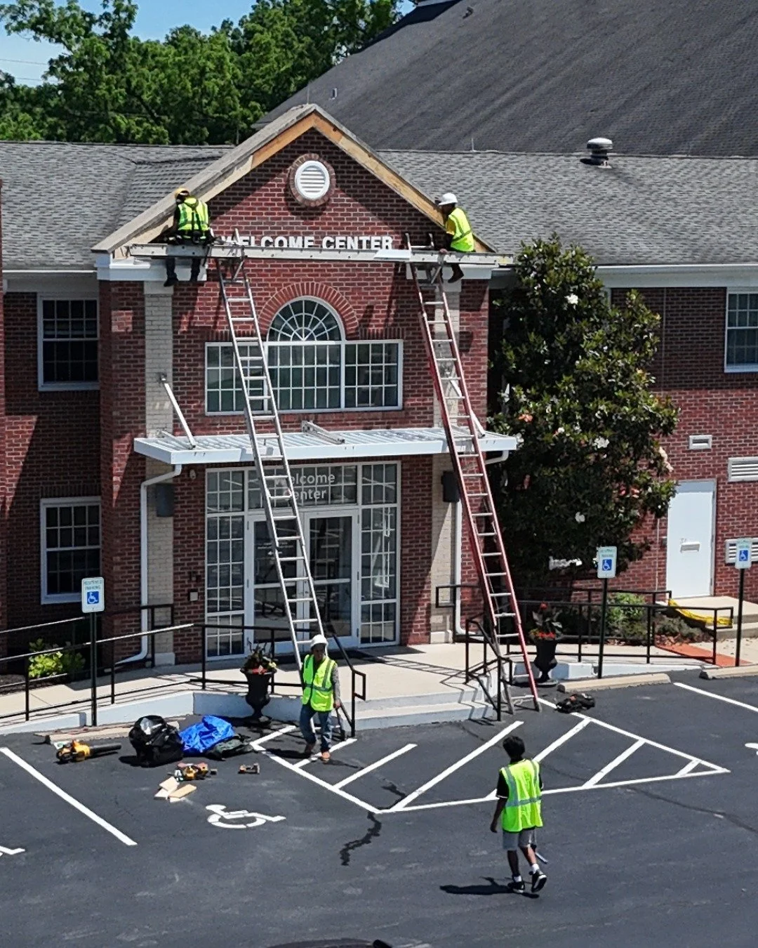 It's #NationalRoofingWeek2026 and honestly the only thing we want to do is talk about the people making it happen.

Up on roofs before most people are awake. In the Louisville heat. Getting it done right, every time.

Shielded wouldn't be anything wi