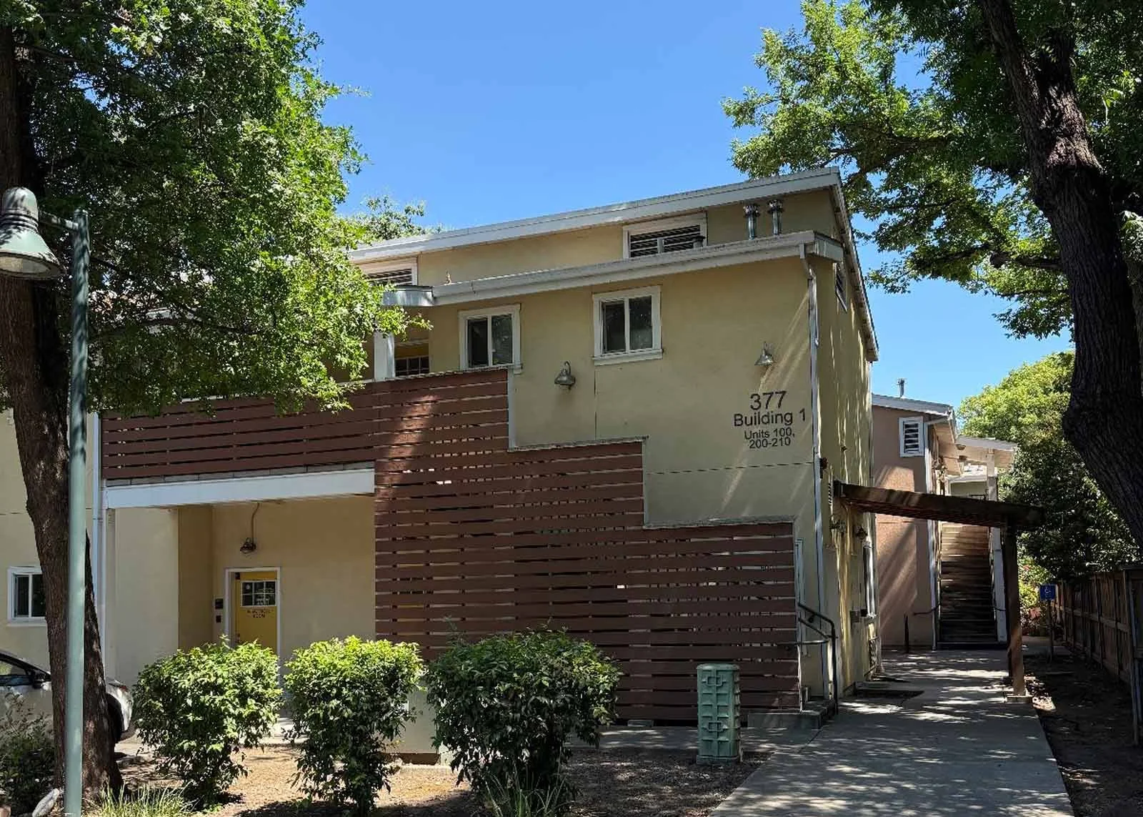Villa Serena Apartments