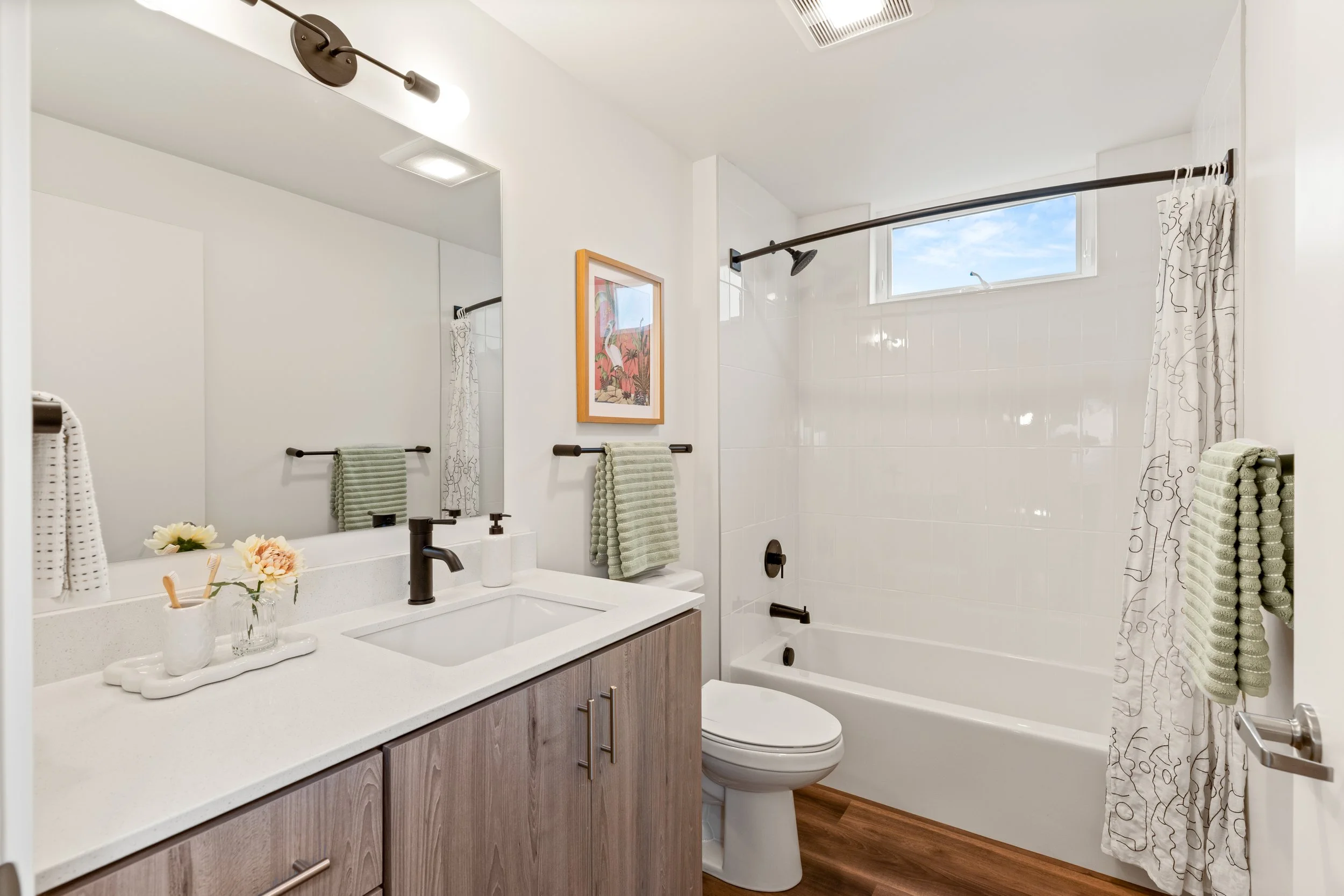 ShortstackMilwaukie_Interior_5.jpg