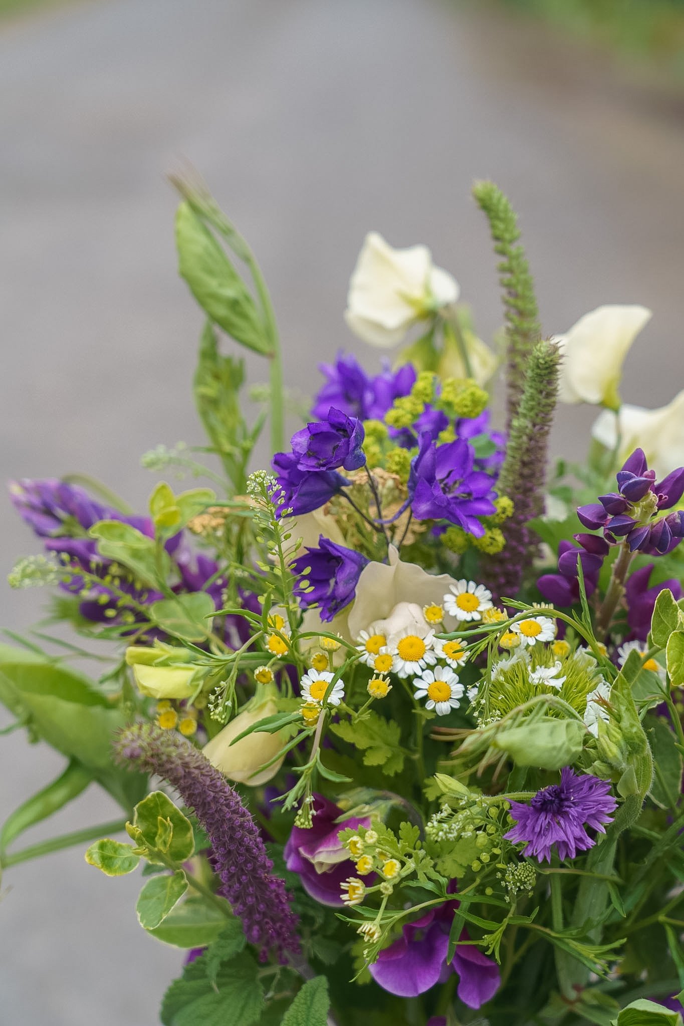 How to Make a Mason Jar Bouquet with 20 Stems: Step-by-Step Video Instructions