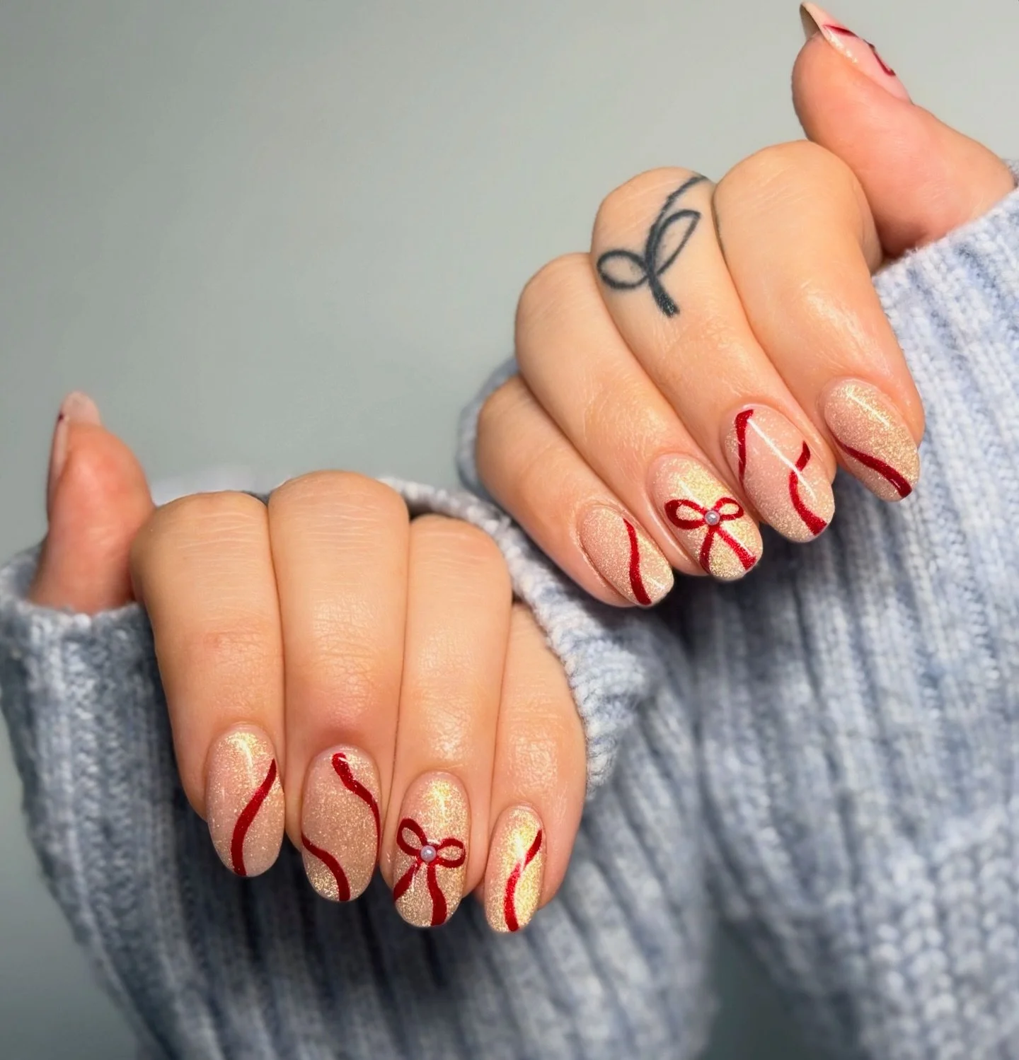 let the christmas magic begin ✨ 

the rush, the glitter, the fully booked diaries&hellip; it&rsquo;s officially that time again.

if you&rsquo;re planning to get your festive nails in before the madness hits, now&rsquo;s the moment to grab your appoi