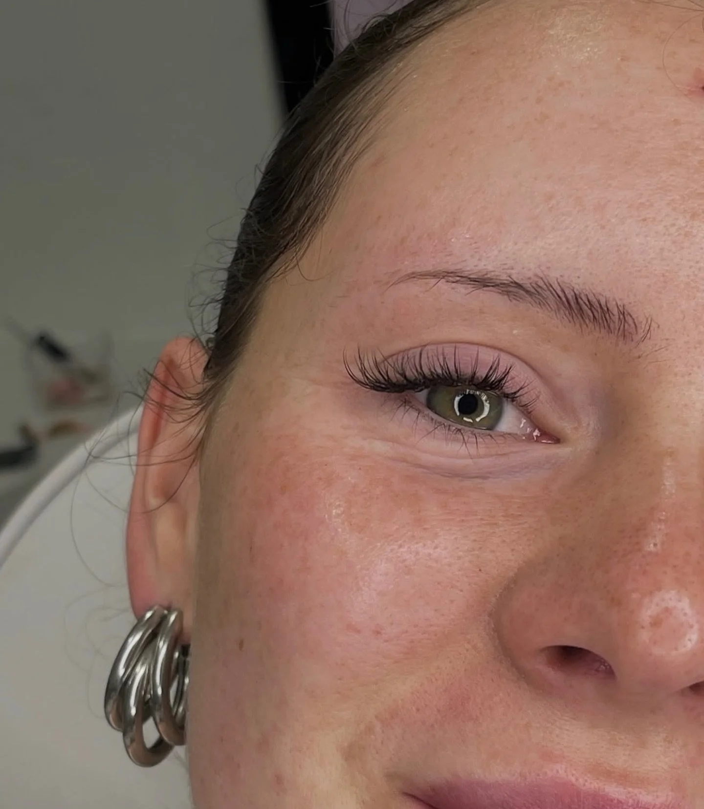 meet the half lift - half flick treatment 😍

combining the beauty of a lash lift on the inner corners with enhanced length to the outter corners only with the use of classic extensions. 

the most natural, yet glamed result, ideal for the christmas 