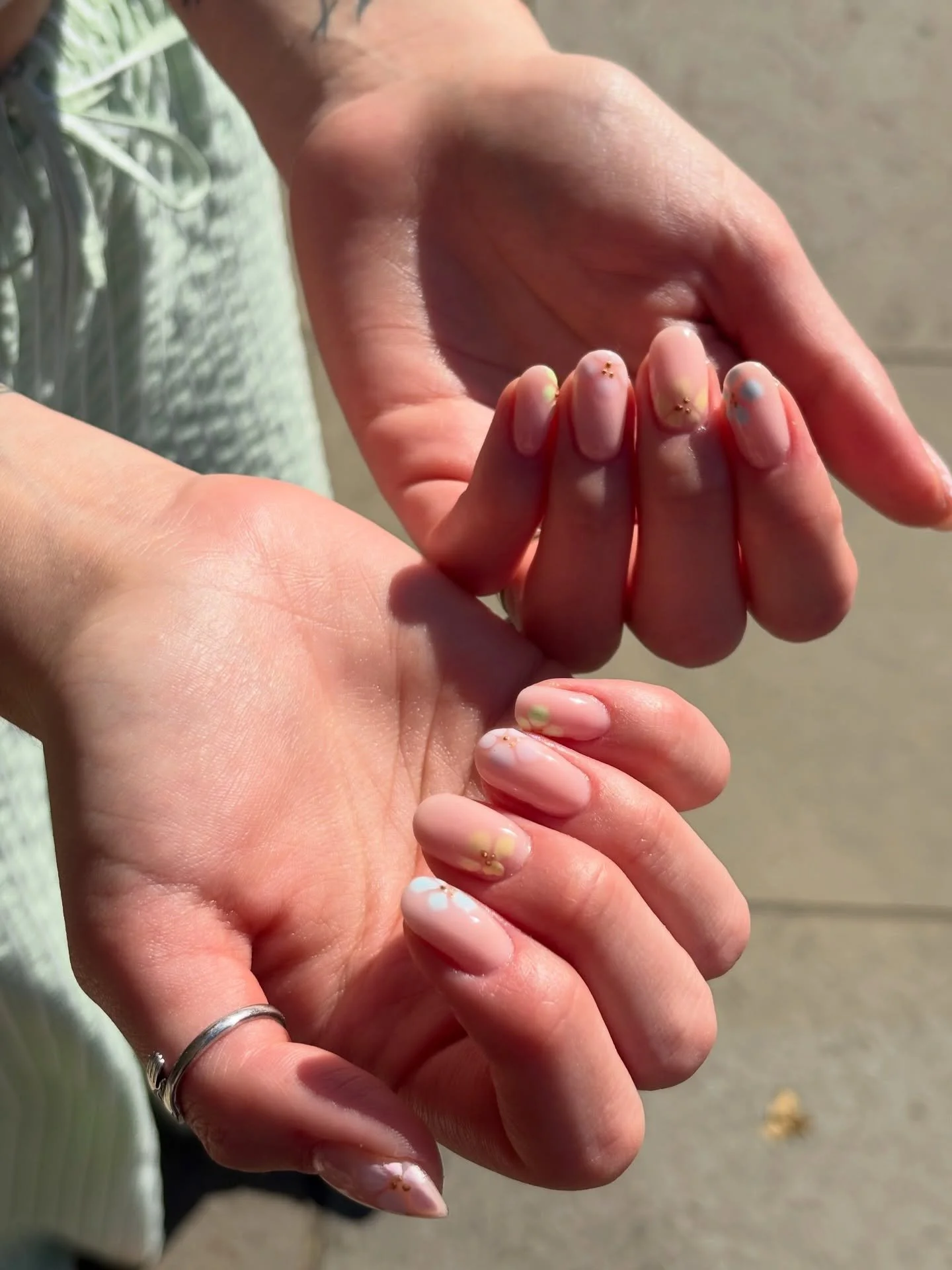 spring is finally here &amp; so are the cutesy floral nail designs 🌸

ps - we only have a few weeks remaining for @nails.byjemma &pound;10 discount on nail appointments, the offer ends on the 30th April so be sure to secure an appointment in time 👀