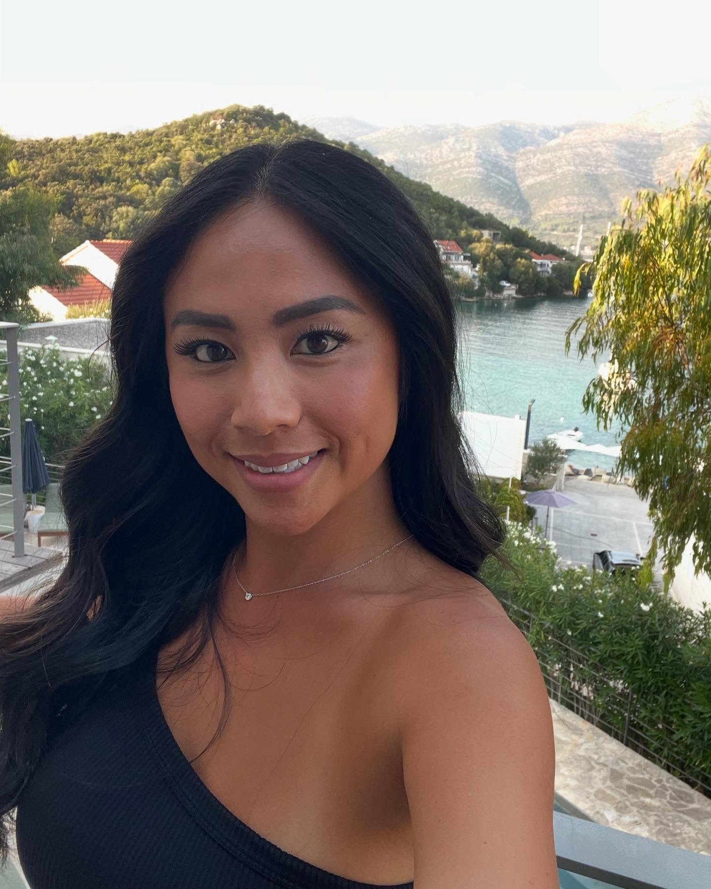 allow me to reintroduce myself&hellip;

i&rsquo;m Alicia&mdash;mom of two 👦🏻👧🏻, wife to @thepalisadesdad 💍, real estate agent 🏡, and the creator of The Palisades Mom 🌴. i just made this IG account public because i&rsquo;m finally ready to shar