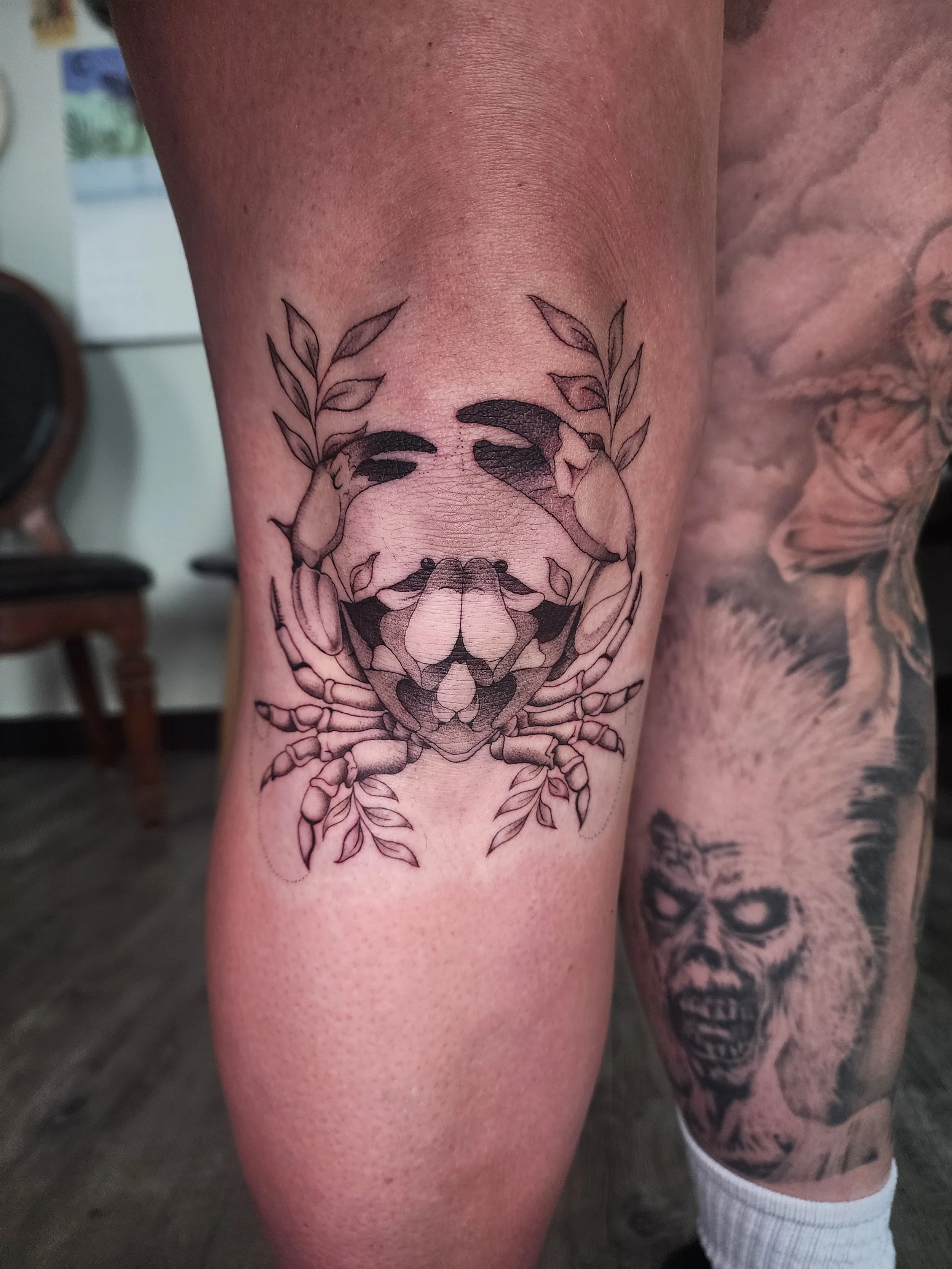 black and grey crab tattoo on the knee