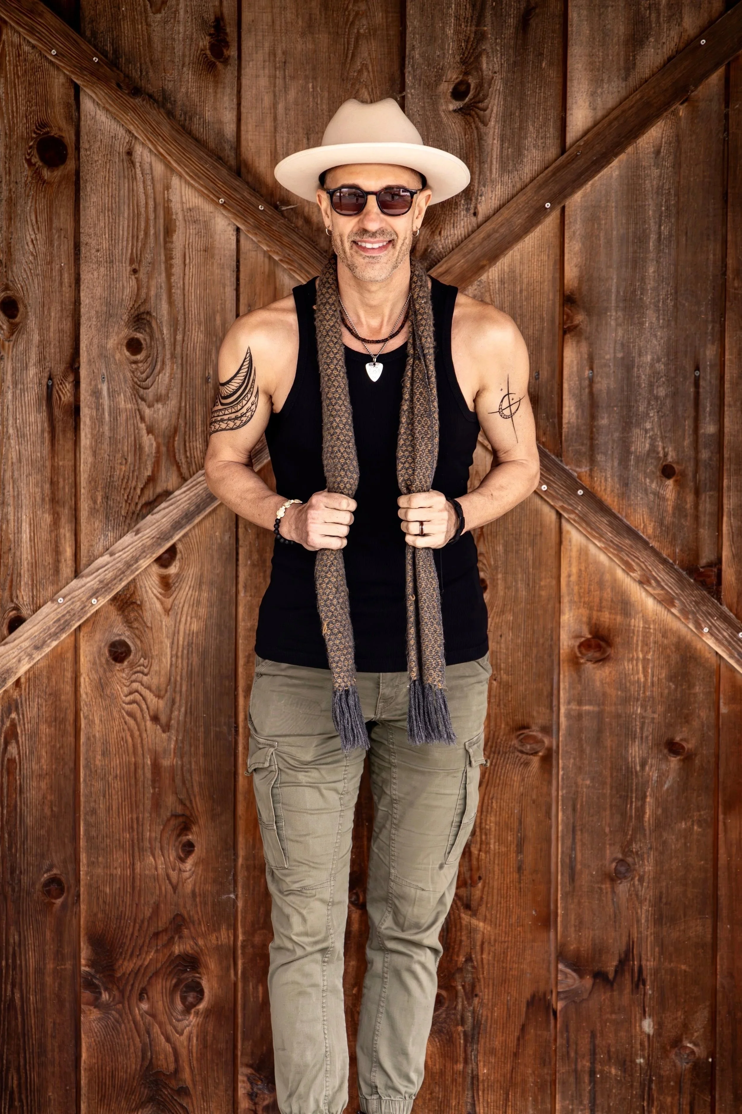 HIT MACHINE UNPLUGGED band members at Beach Hut Deli