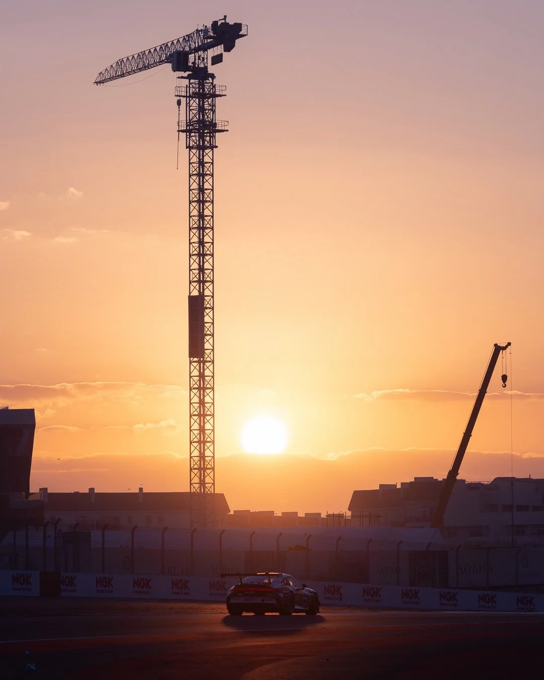 Every post from this trip is going to feature tower cranes. I spend so much time trying to get clean backgrounds but that just wouldn&rsquo;t be the reality of Dubai. 

@24hseries 
@dubaiautodrome 

#car19 #motorsport #motorsportphotography #motorspo
