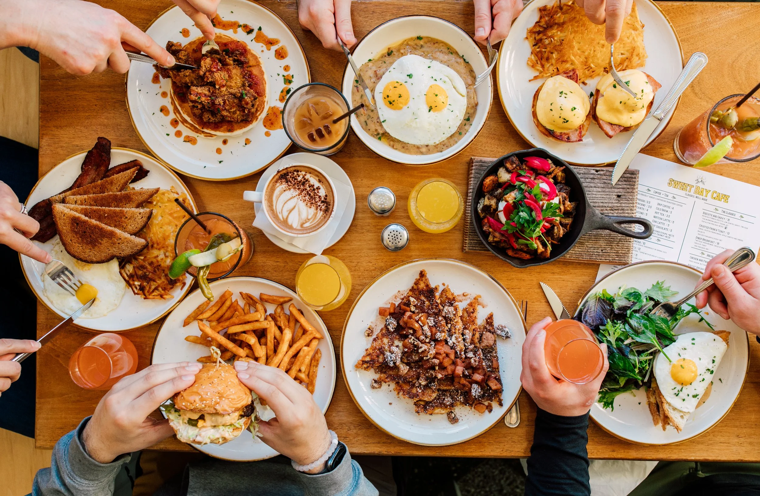 everyone sharing a fun breakfast brunch meal seattle restaurant photographer