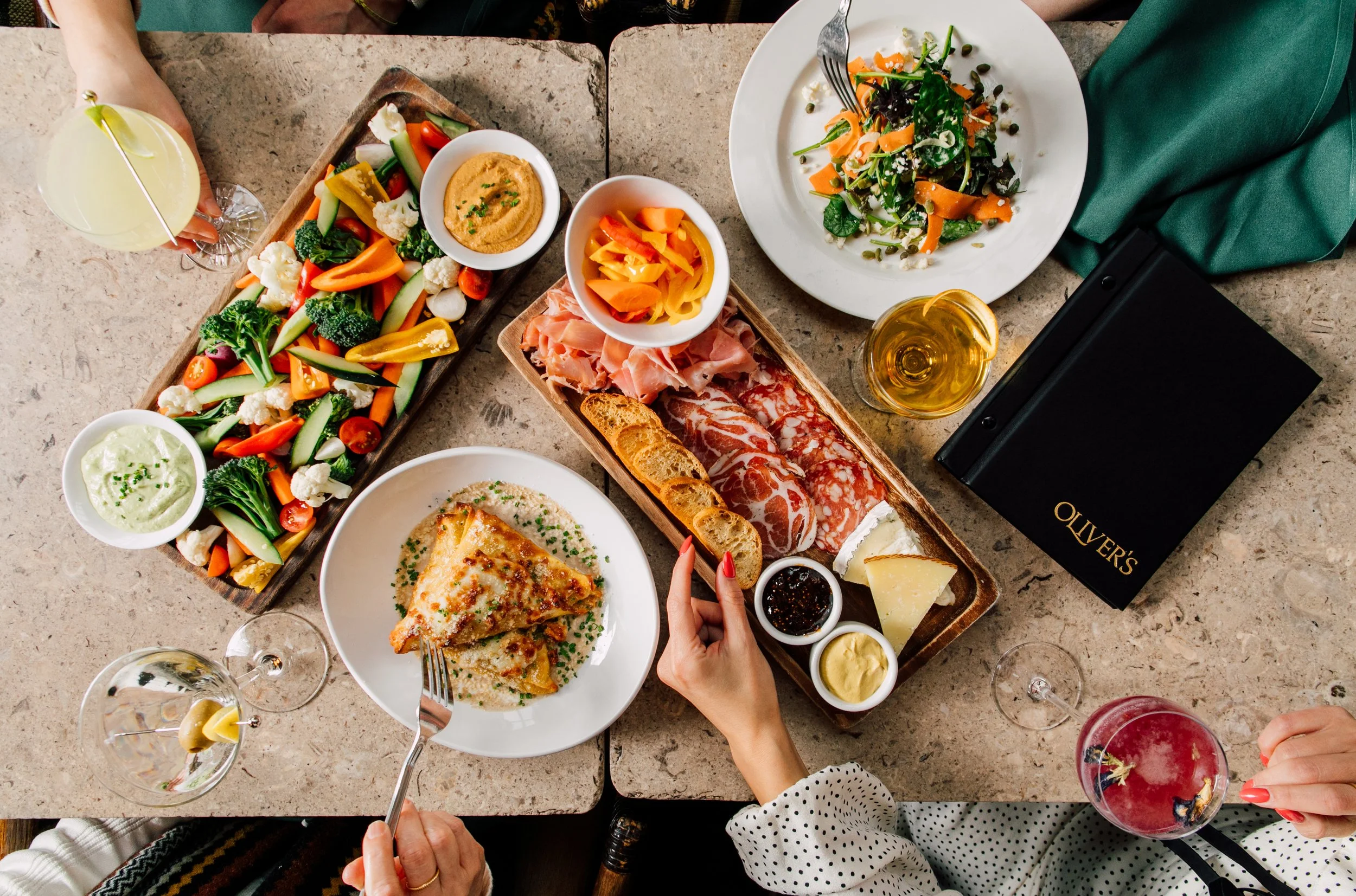olivers bar downtown seattle happy hour snacks and drinks seattle restaurant photographer