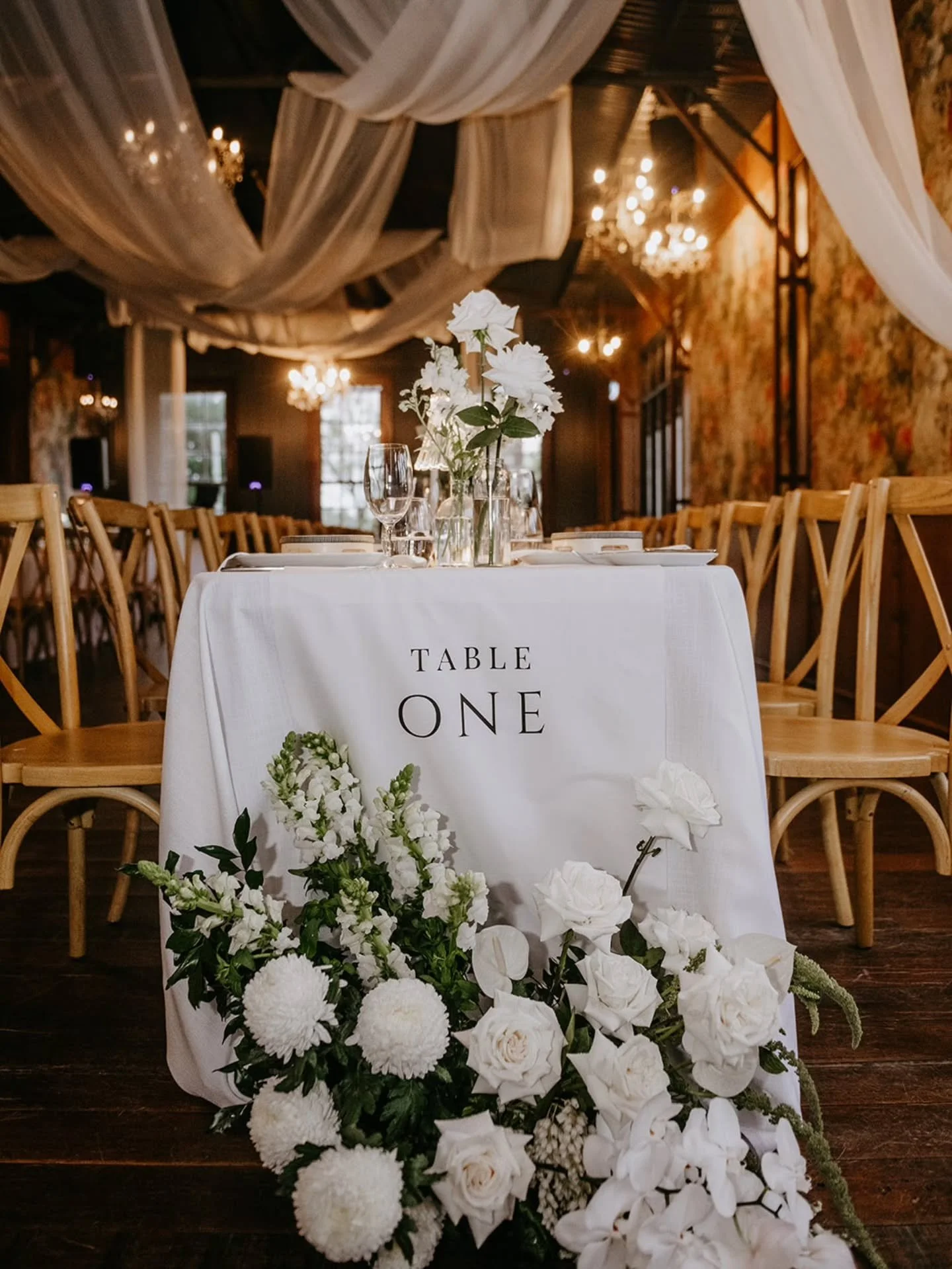 Monique & Tom's reception was intimate & super  gorgeous! The classic white palette popped in the stunning reception space @terrarahouse 
Thankyou Monique for trusting us to bring your vision to life 🤍 
.
.
.
#danikabellflorist #weddingflowe