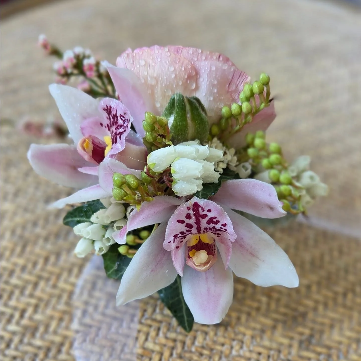 🌸 A moment for Corsages 🌸 
They're fiddly & time consuming but when you deliver them & everyone loves how cute they are it's all worth it! 
.
.
. 
#corsage #mumofthebride #bridalparty #cymbidiumorchid #specialmoments #weddingflowers #weddin