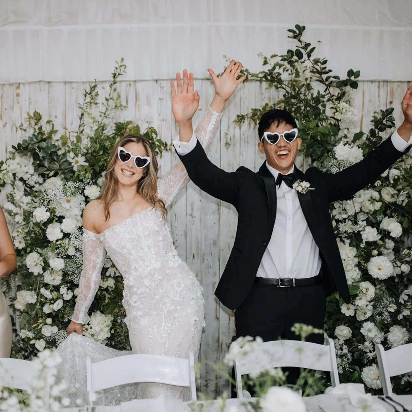 Happy 1st Wedding Anniversary Bianca 🤍 Neil! 
.
.
.
#danikabellflorist #weddinganniversary #weddingflowers #bridalbouquet #love #whitewedding #ceremonyflowers #gardenwedding #seasonalflowers #brideandgroom #southernhighlandswedding #growwildweddings