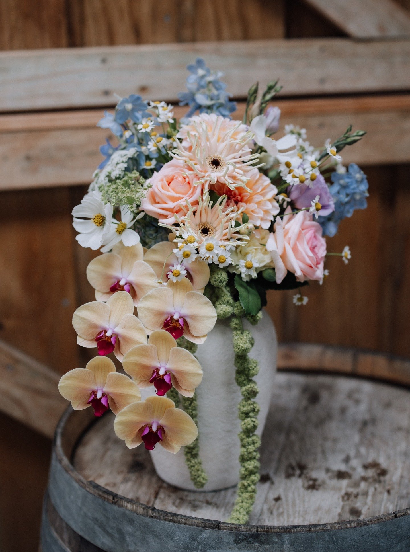 Nikki's bouquet was full of fun &amp; the colour pallete for the wedding was a spring time dream!!
Amazing pics as always @andymacweddings 
The Beautiful barn @growwild.weddings &amp; our stunning Bride @nikki_rowland 
.
.
.
#danikabellflorist #weddi