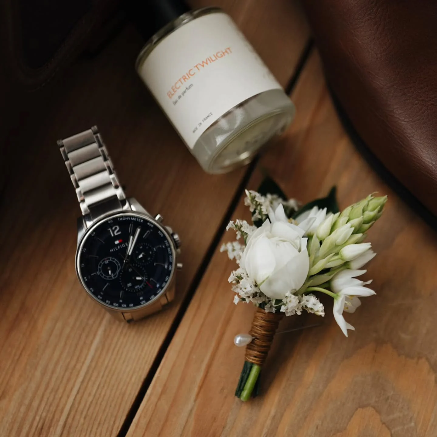 One for the boys 🤍  I love making a buttonhole for tbe Groom &amp; Groomsmen! 
.
.
.
#buttonholes #danikabellflorist #wedding #southernhighlandswedding #weddingflorist 

Photographer @hellosweetheartau 
Florals @danikabellflorist 
Venue @briarsconse