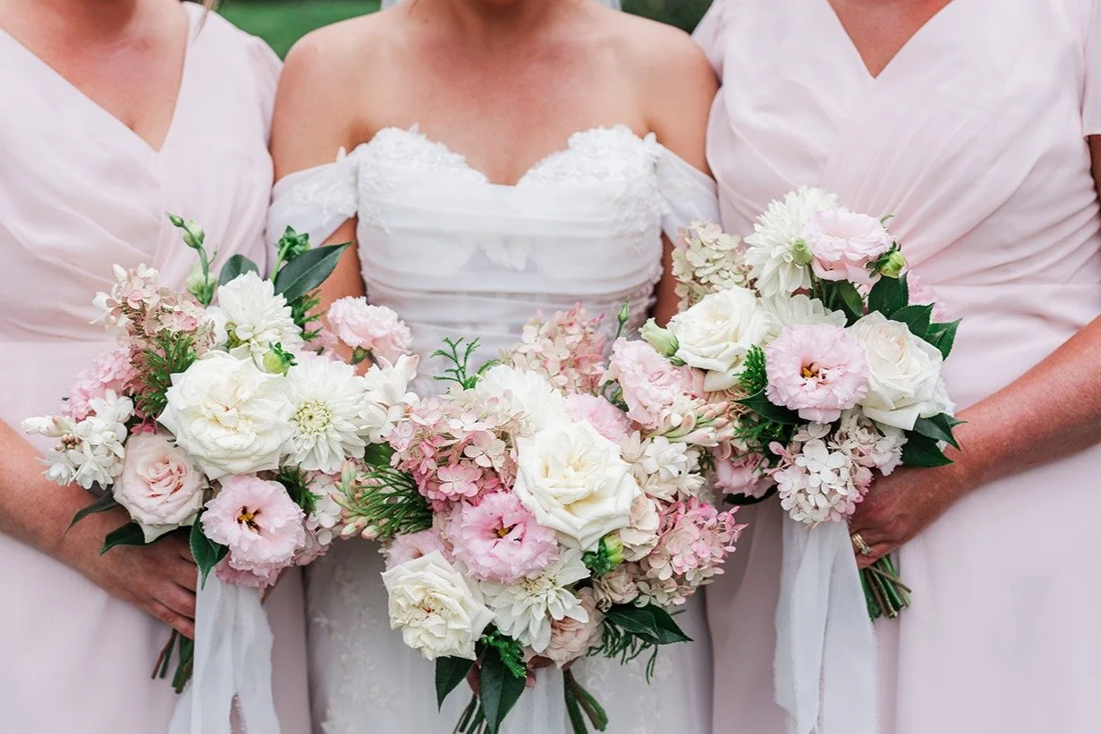 The bride tribe!
.
.
.
#danikabellflorist #bridalbouquet #weddingbouquet #pastelwedding #bridalparty #flowers #southernhighlandswedding

Photographer @kalirebeccaphotography 
Venue @growwild.weddings 
Florals @danikabellflorist